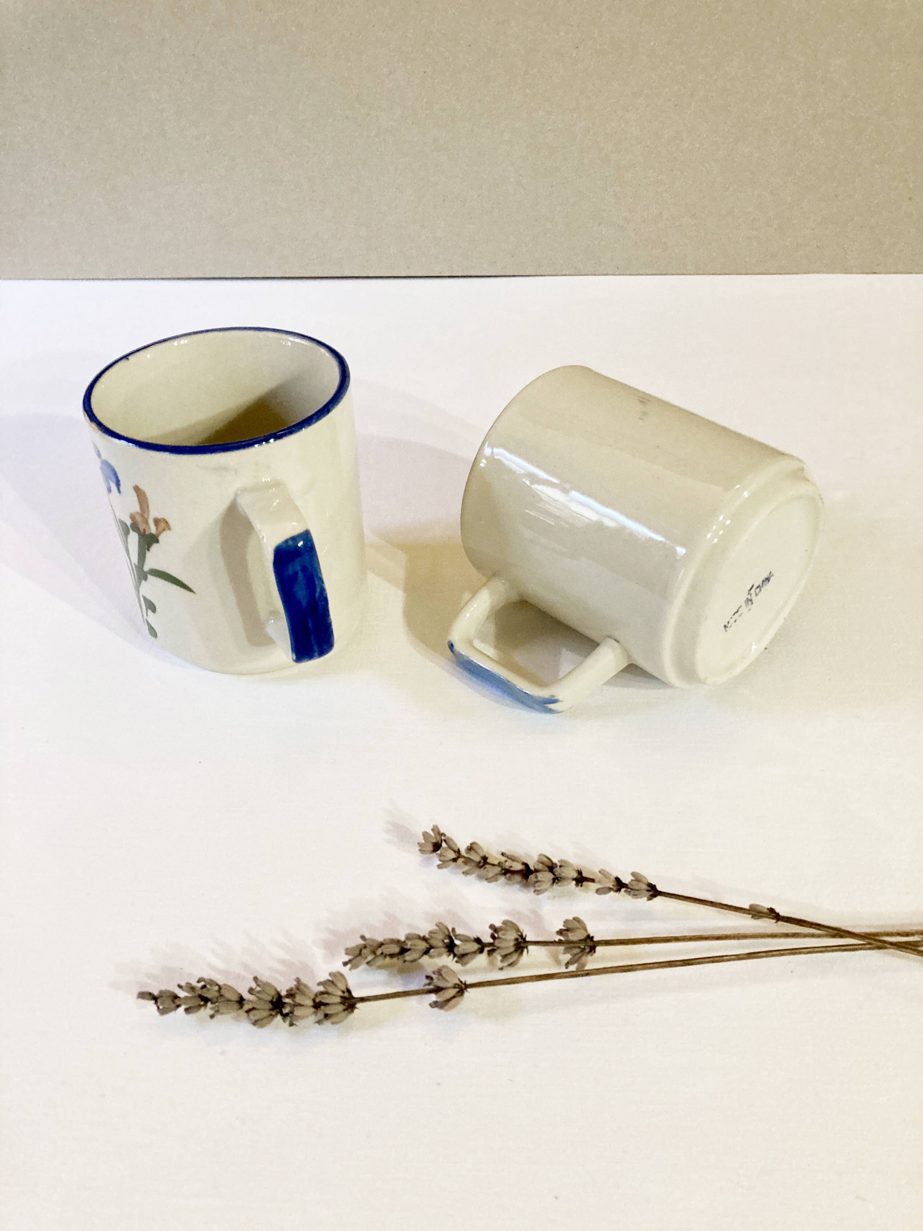 Pair of hand-painted Chinese ceramic mugs