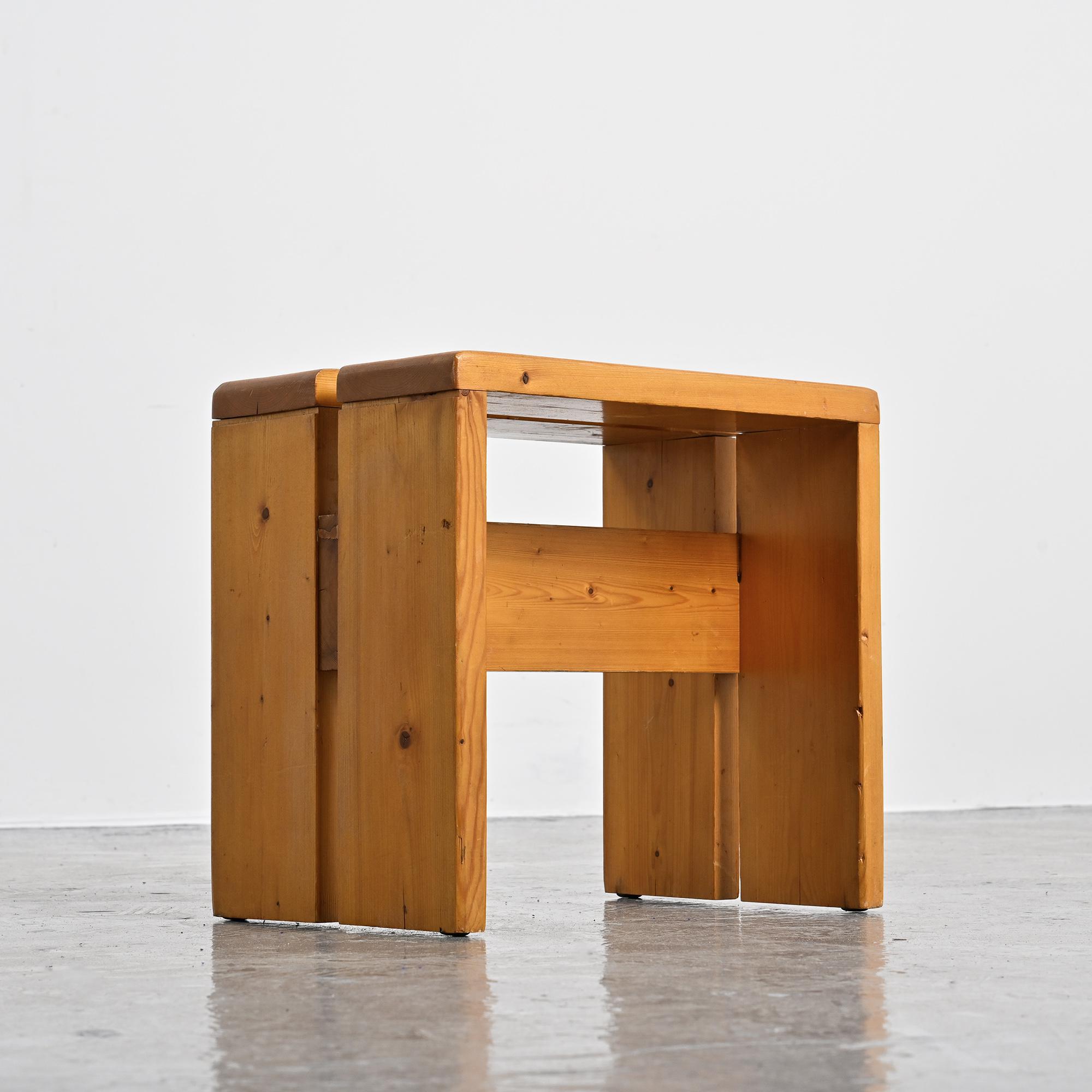 Solid pine stool Les Arcs.