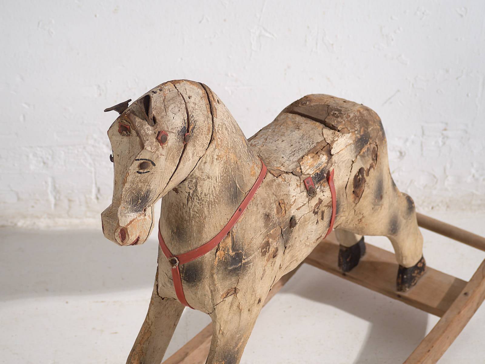 Cheval à bascule ancien (France, vers 1920)