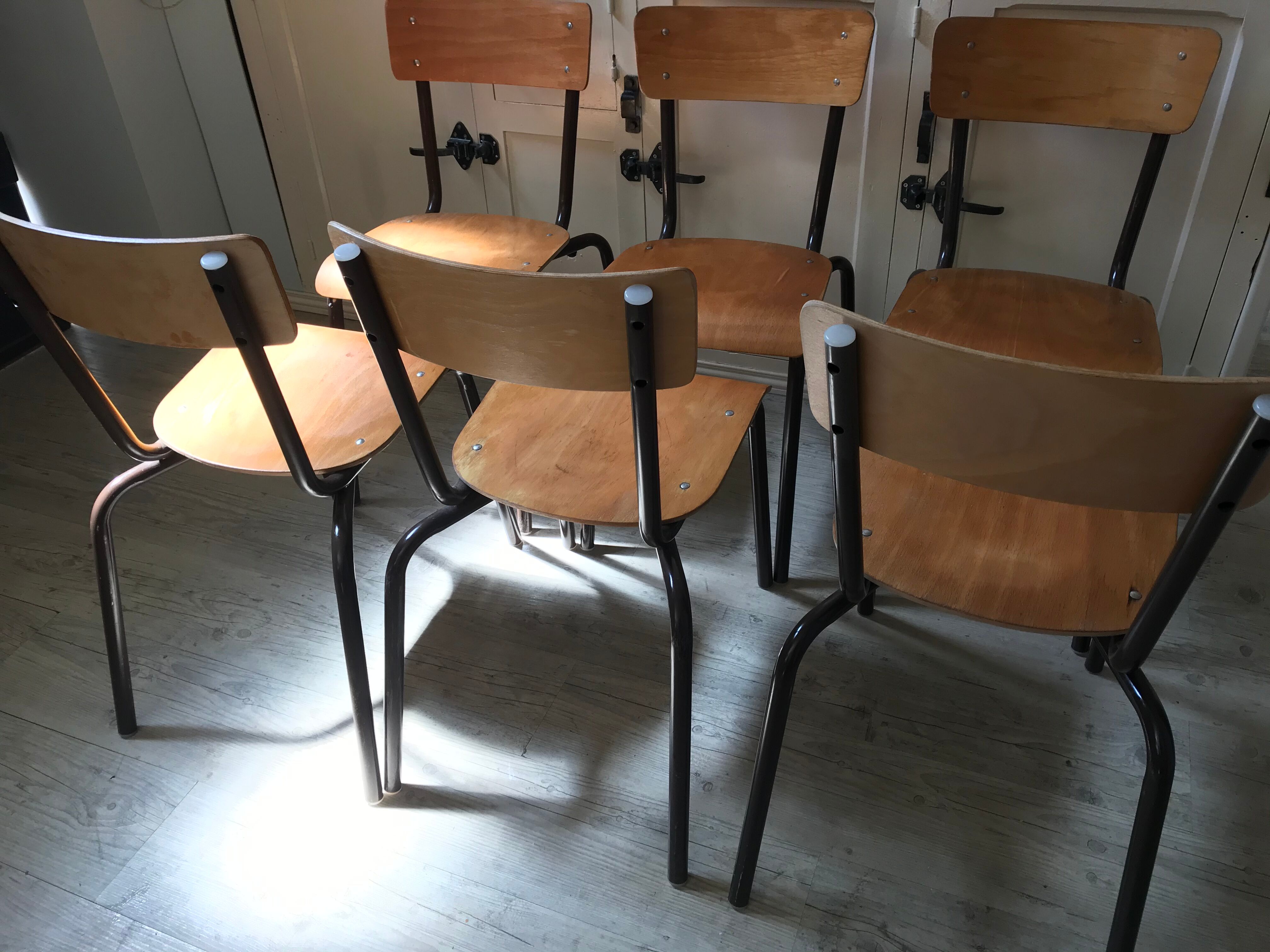 Lot of 6 vintage school chairs