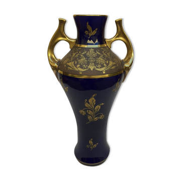 Porcelain vase from Tours