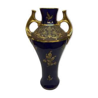 Porcelain vase from Tours