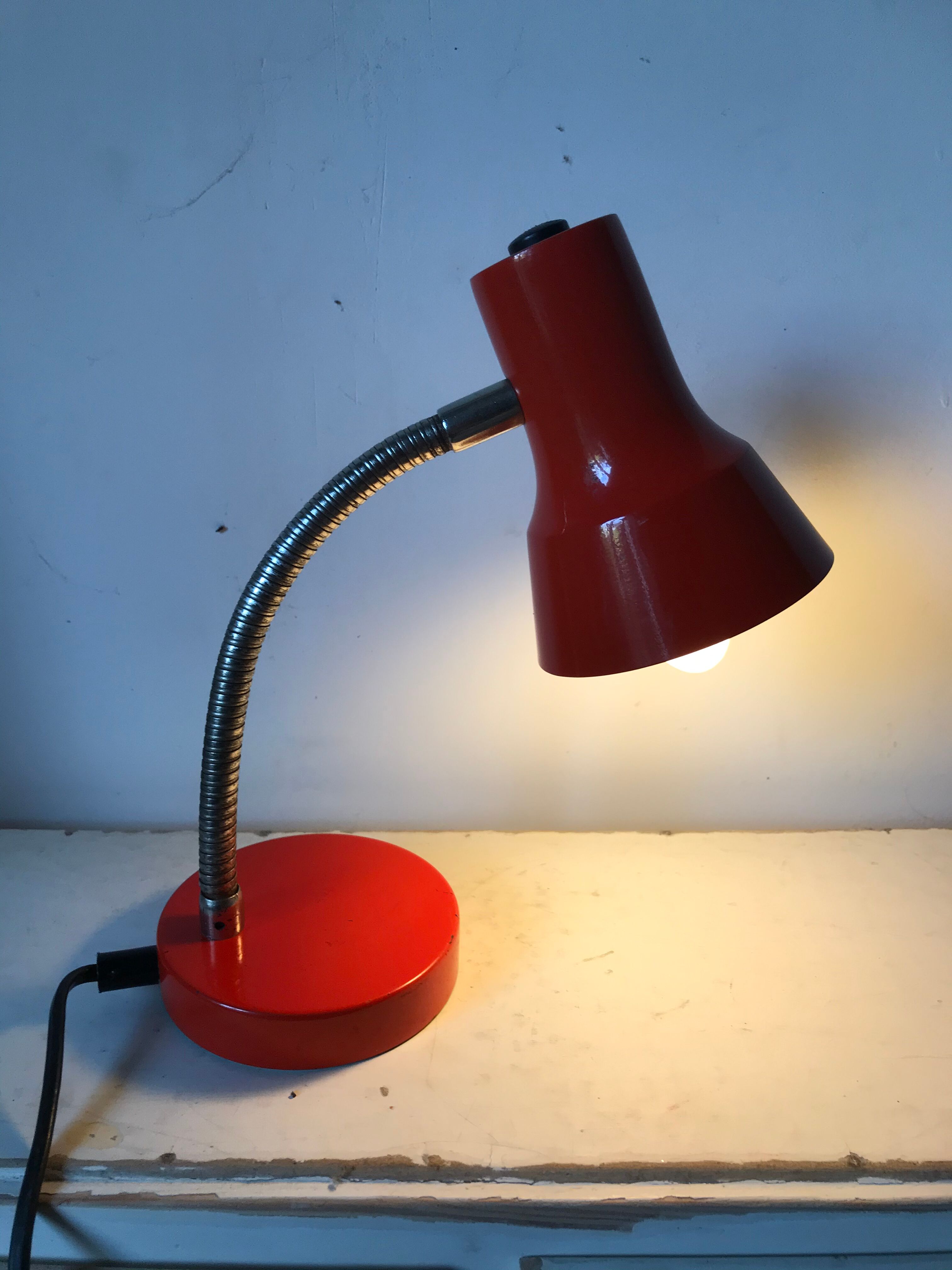 Lampe de bureau articulée rouge