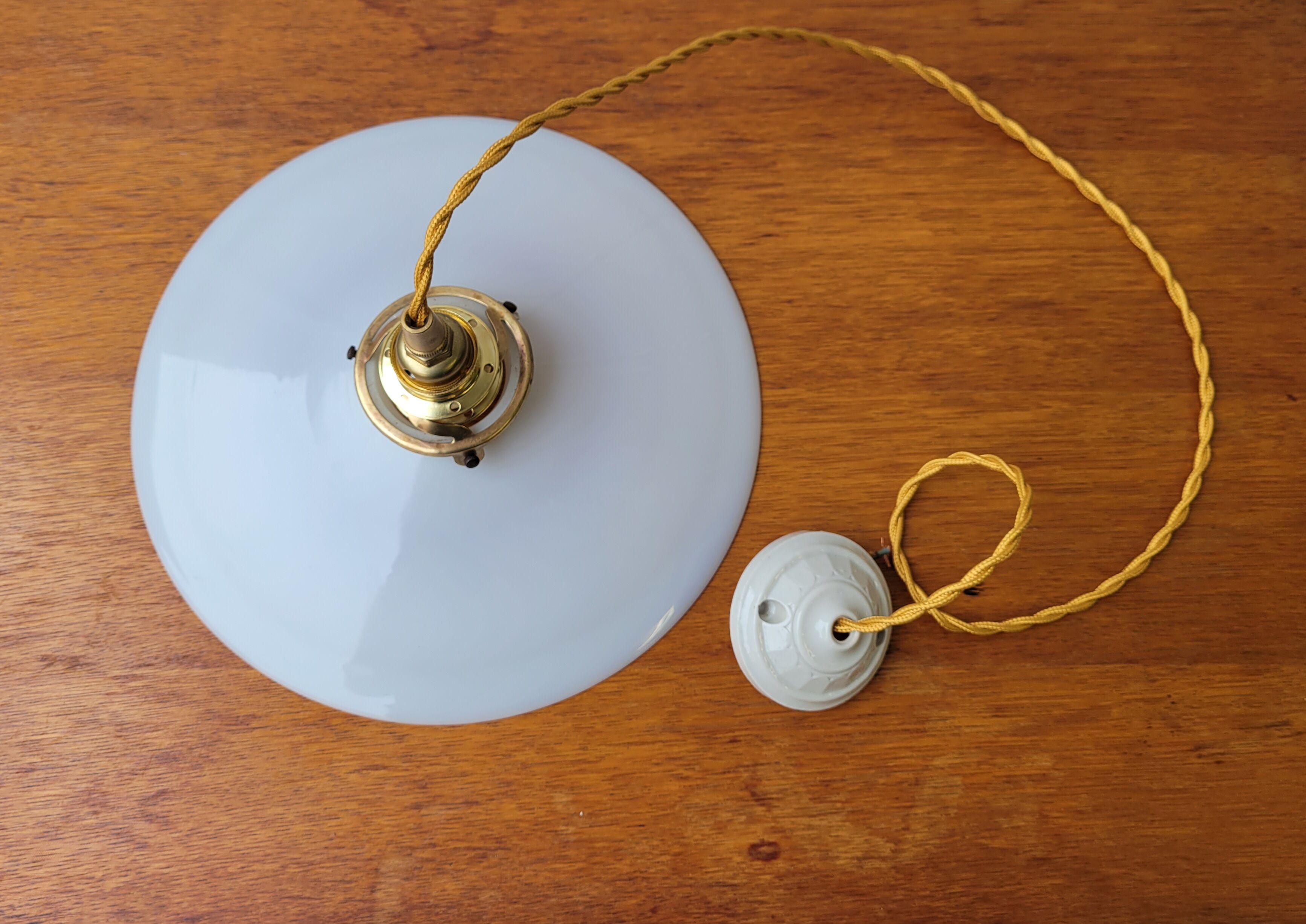 White opaline suspension