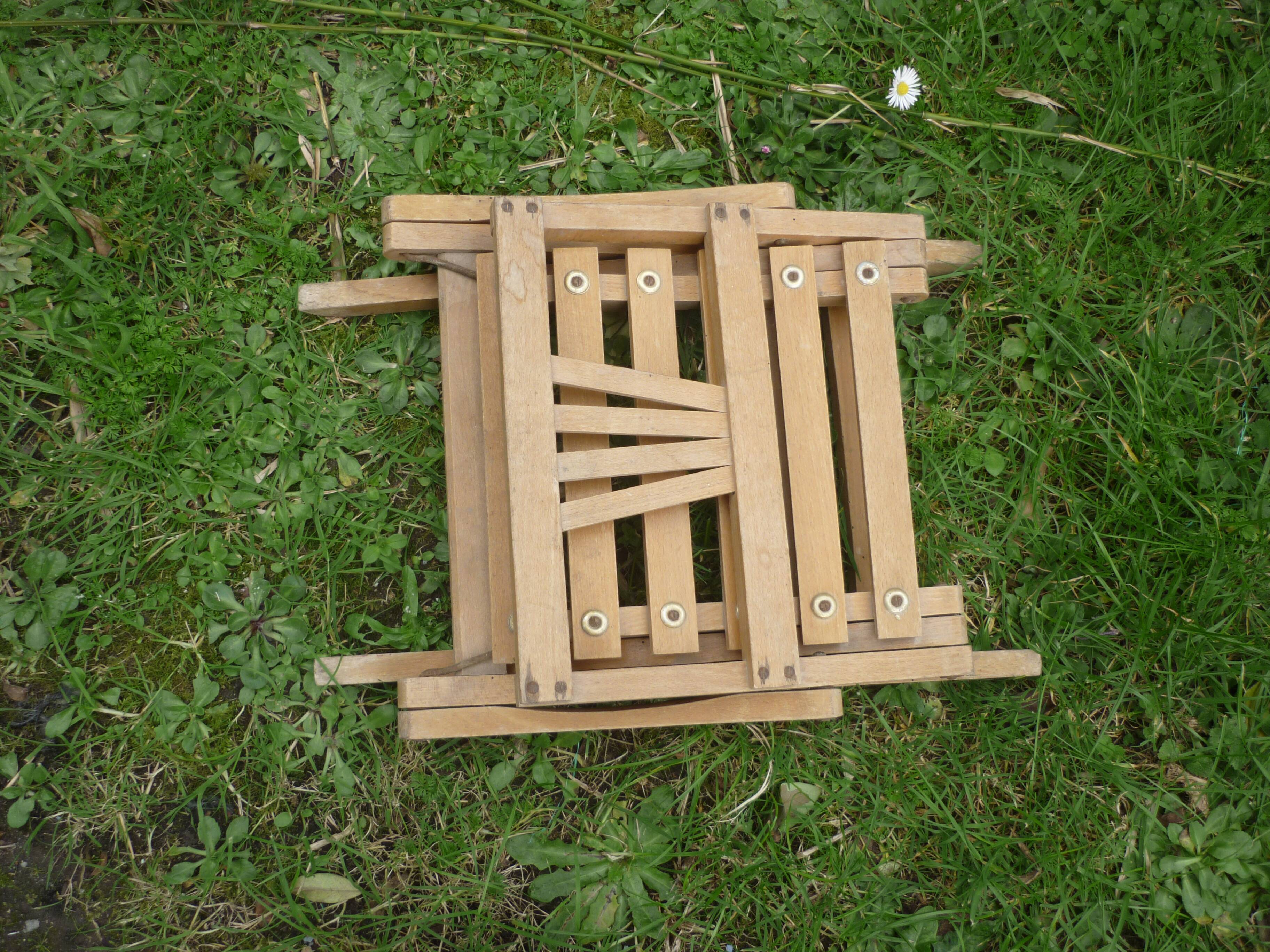 Wooden folding child chair