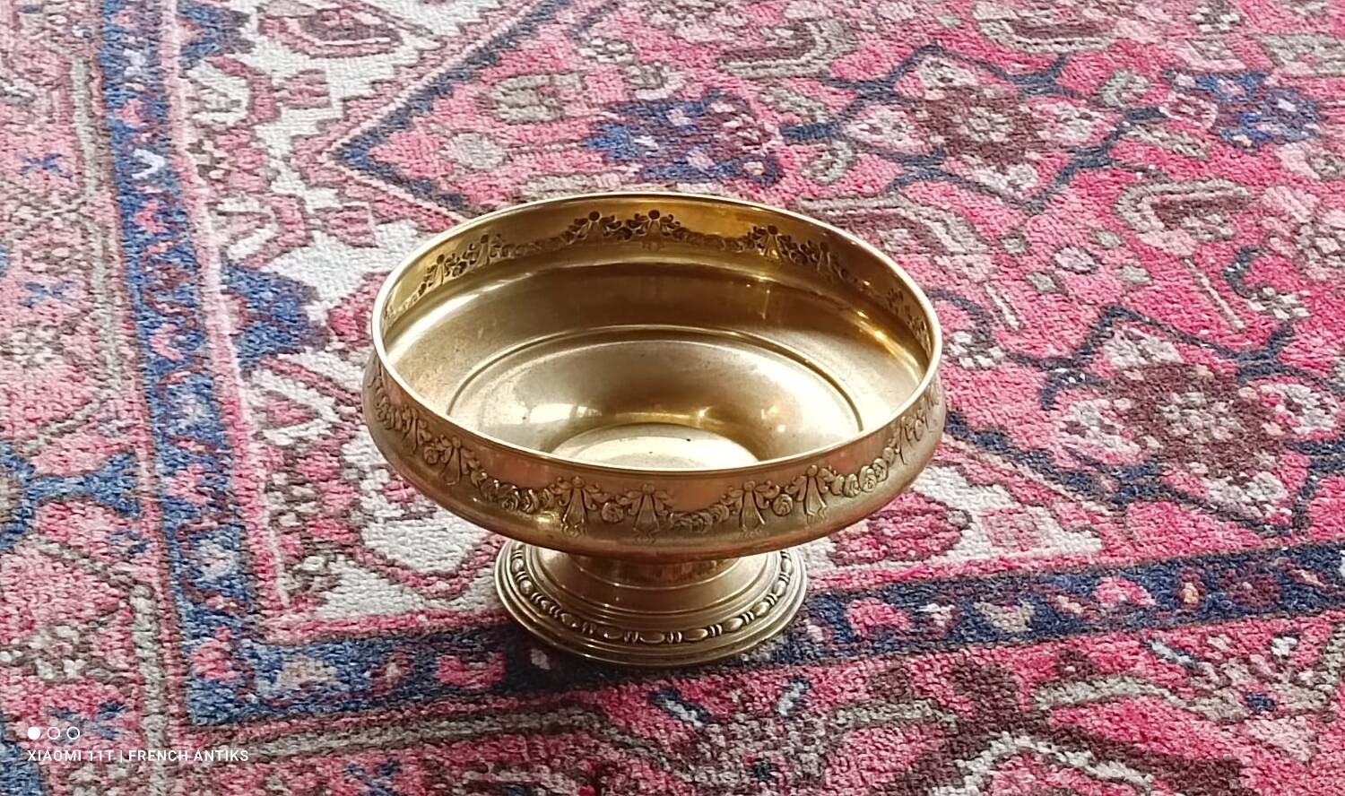 Fruit bowl, basket on foot, compote dish in embossed brass.