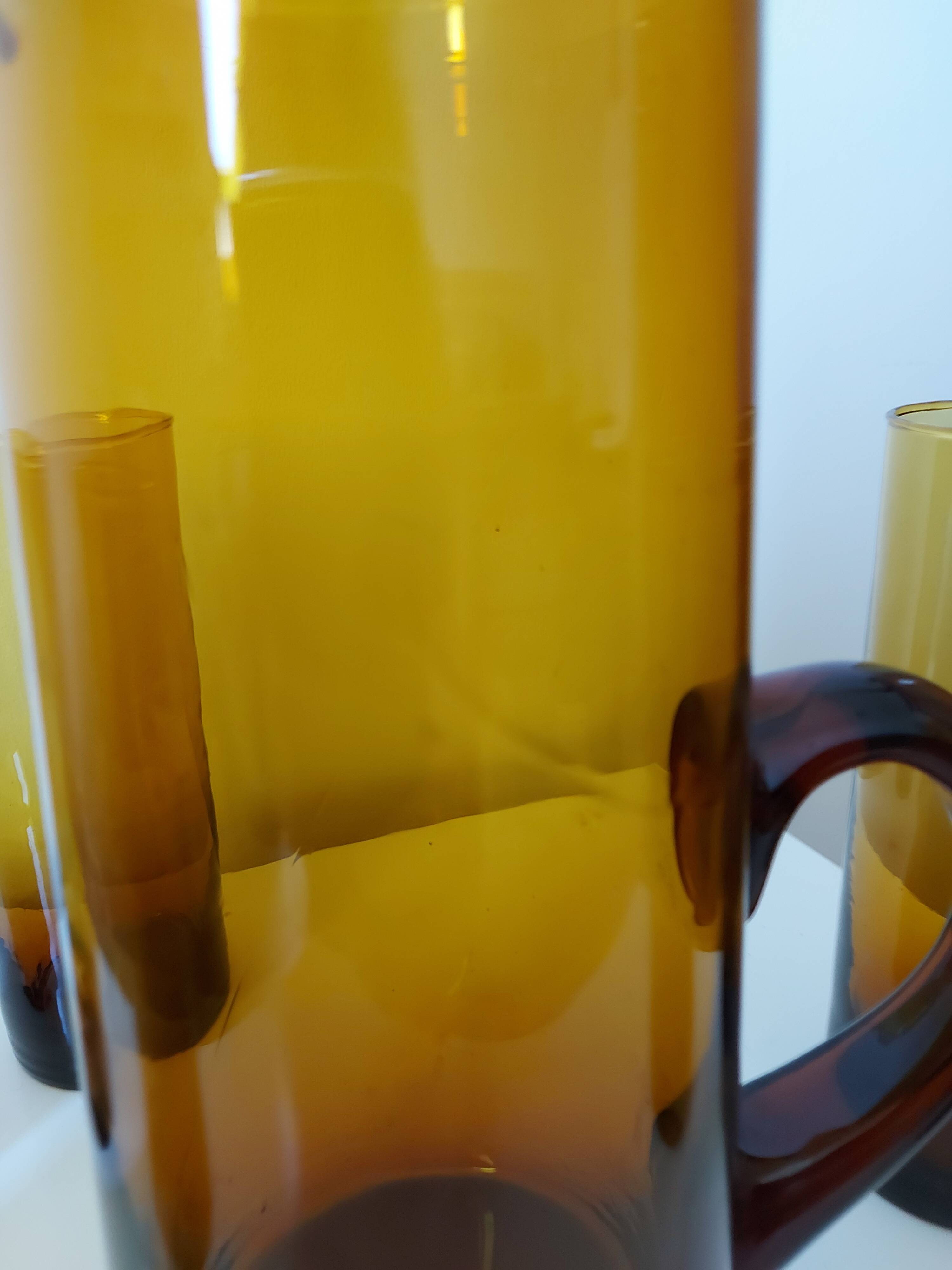 Set carafe and 5 amber glasses