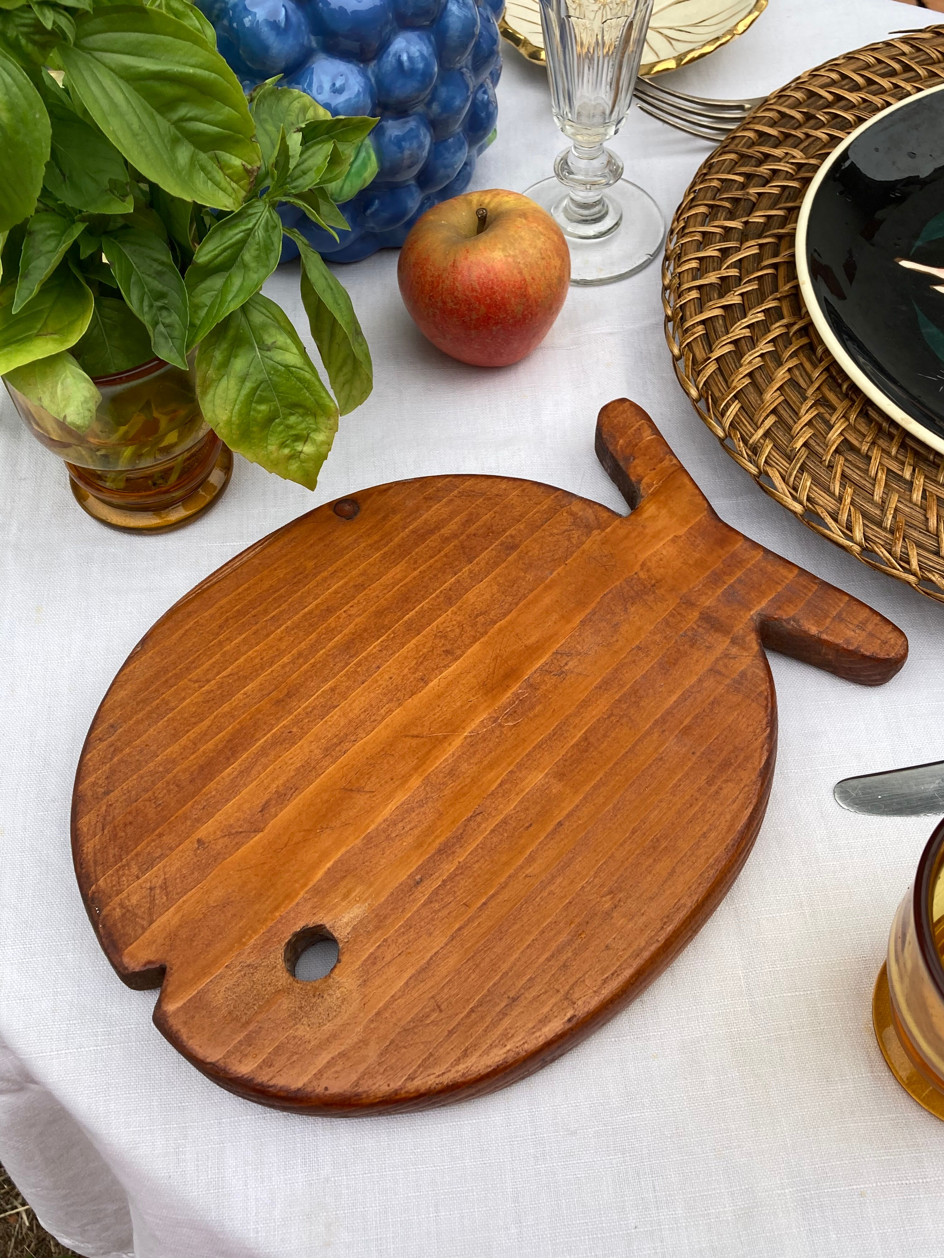 Plateau poisson en bois dessous de plat planche à découper