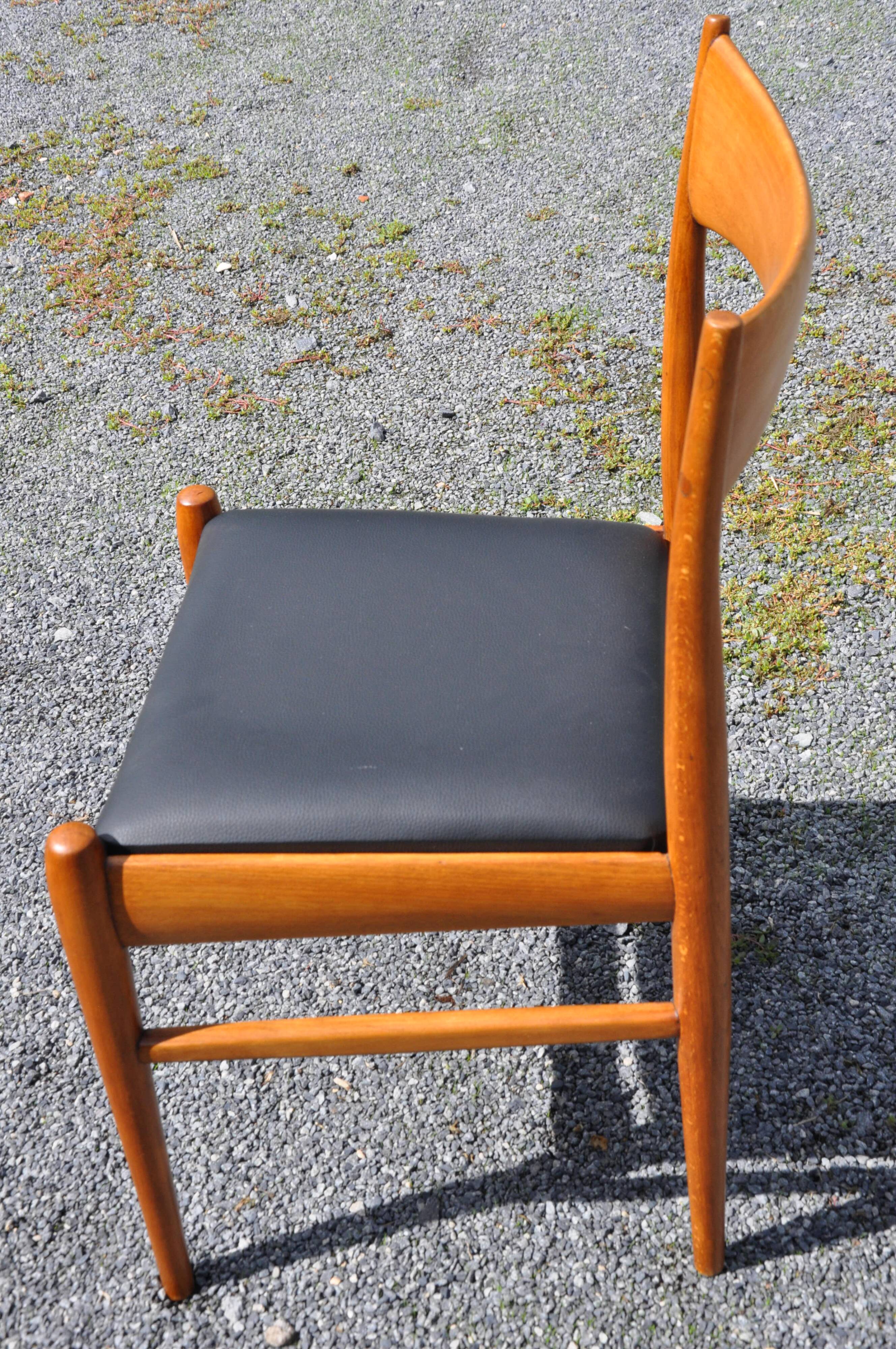 8 Scandinavian-style chairs