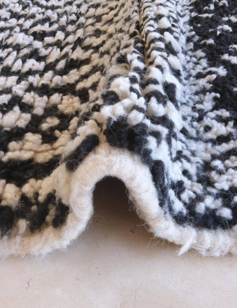 Contemporary Berber Rug - 294 x 230 cm