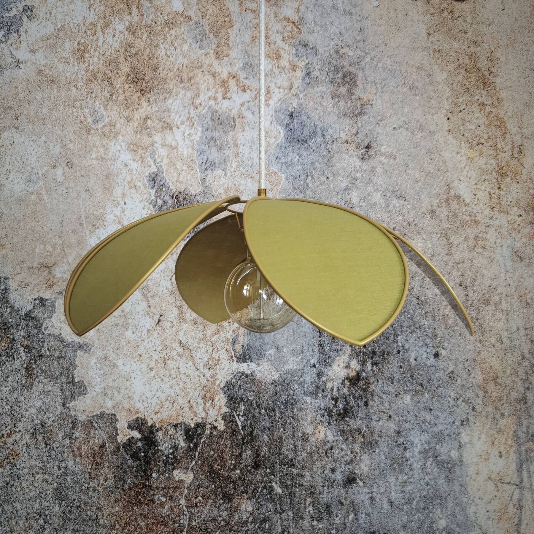 Flower suspension metal structure 6 petals in olive green linen