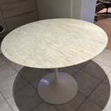 Saarinen round table