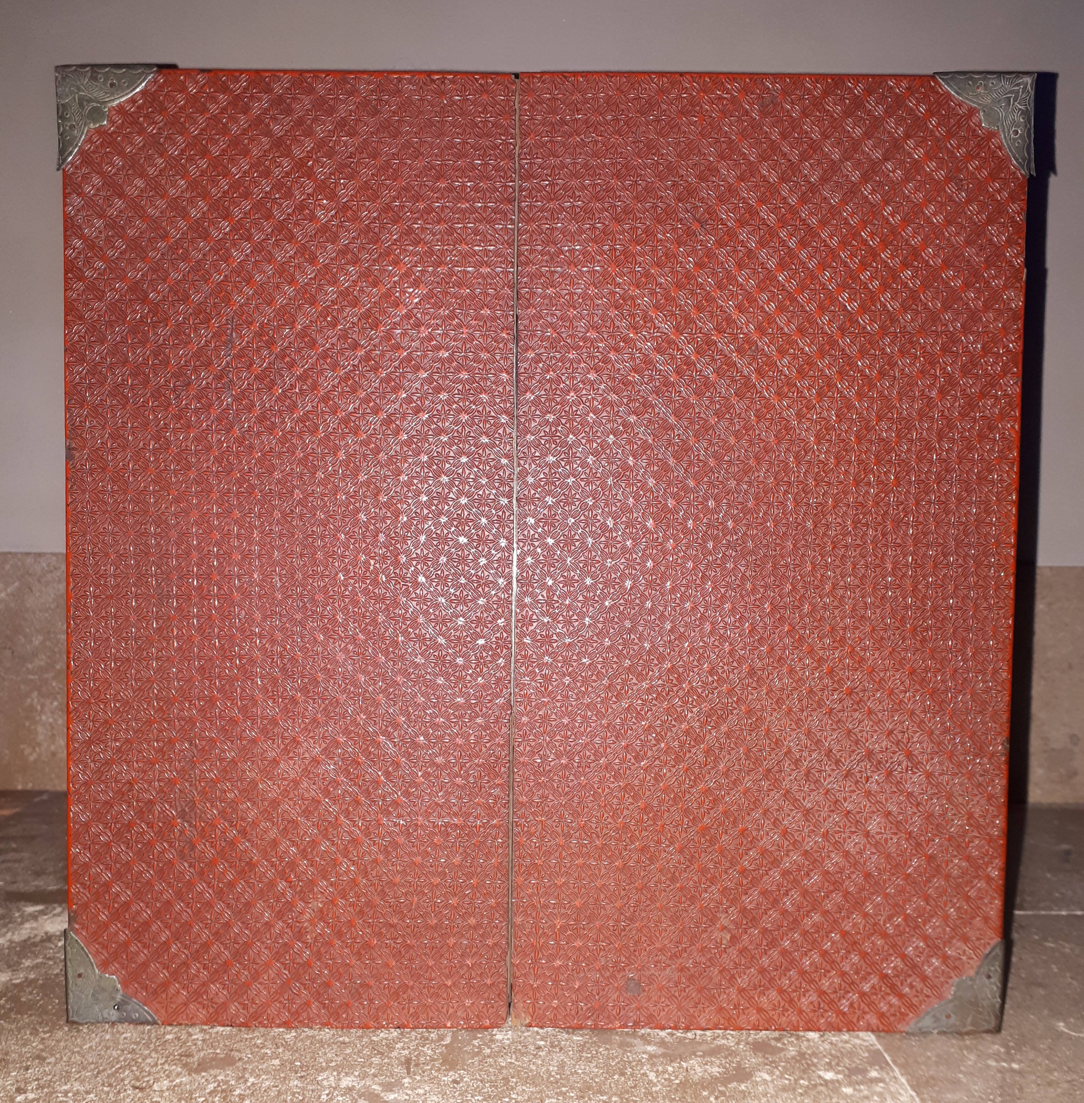 Japanese cabinet in cinnabar red lacquer, Japan Meiji era