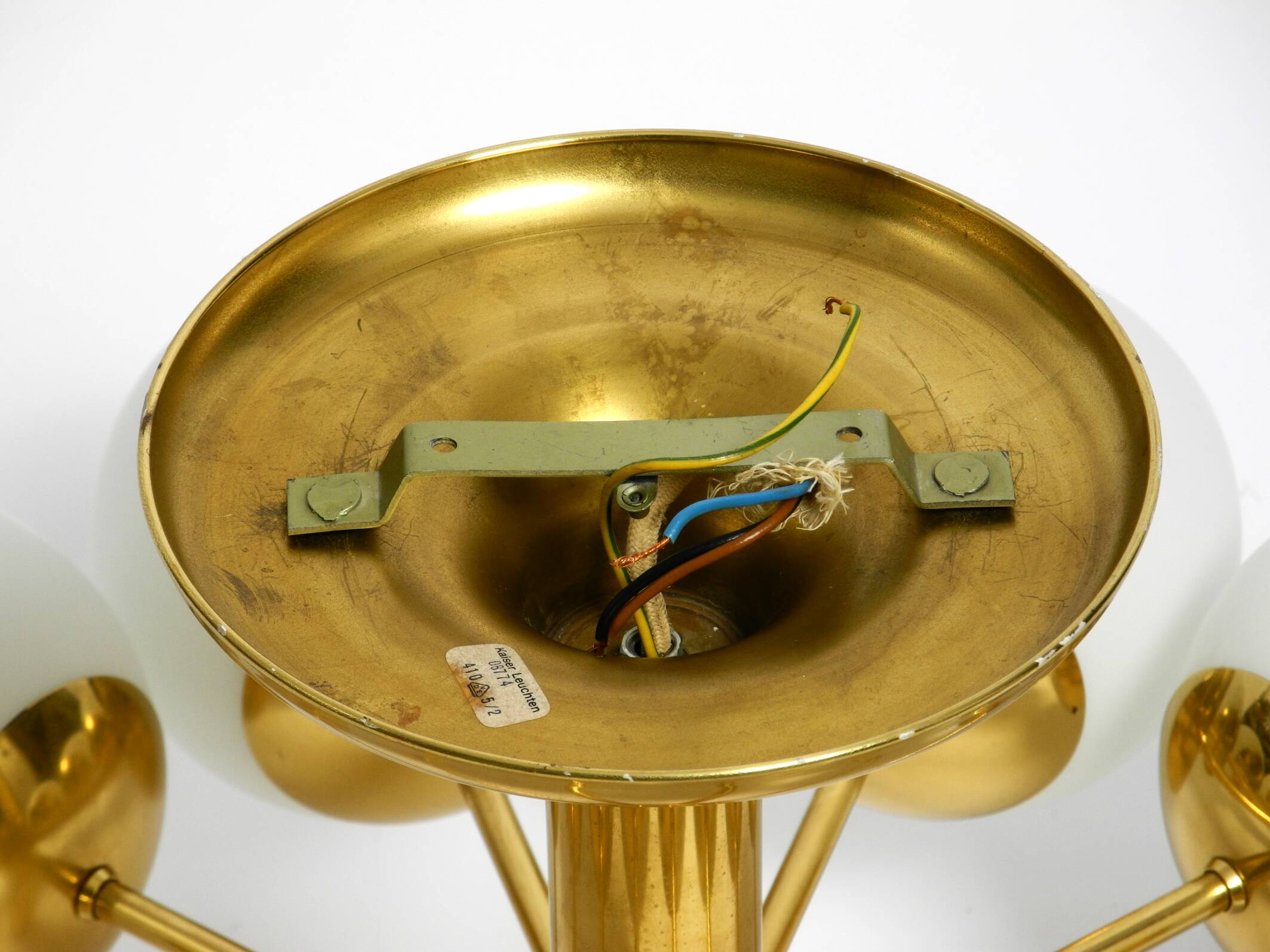 Plafonnier en laiton des années 1960 de style Space Age avec 10 boules en verre par Kaiser.