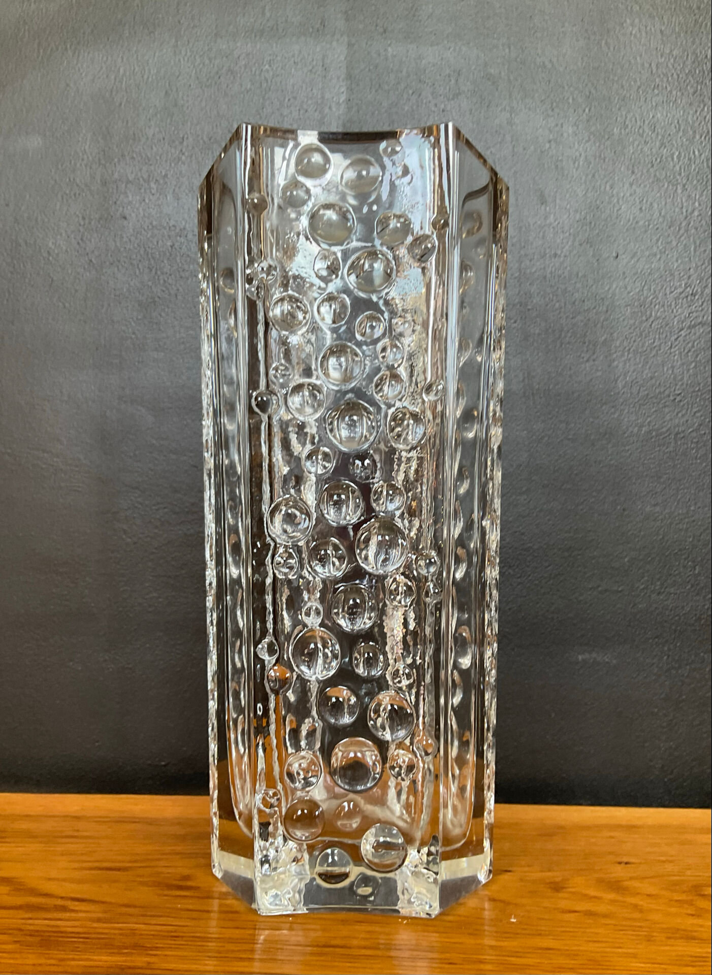Hexagonal vase Riihimäen Lasi vintage in moulded glass