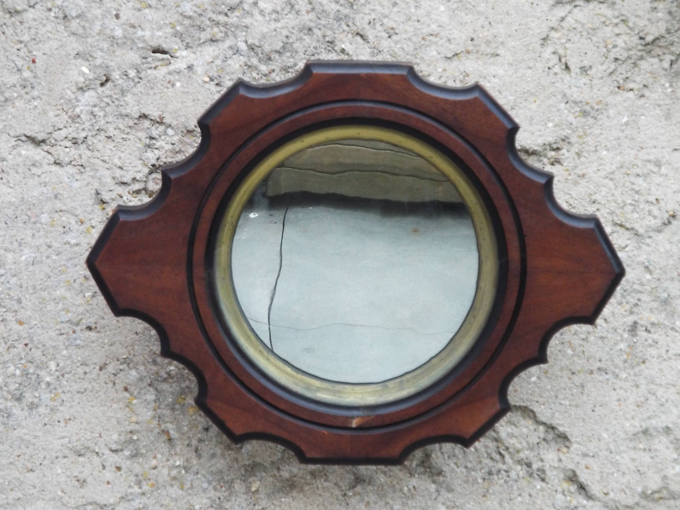 Round mirror