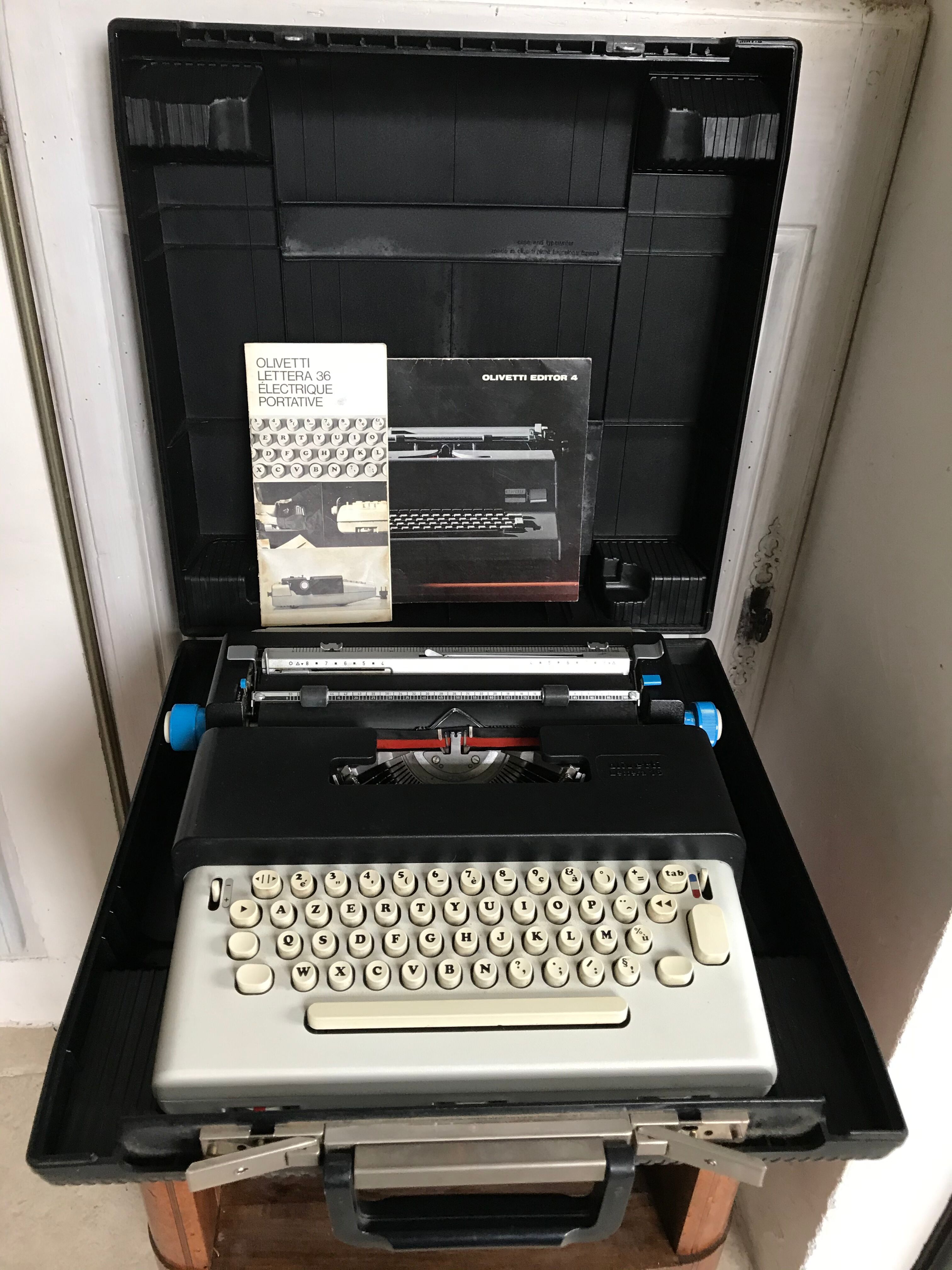 Olivetti Lettera 36 Electric Typewriter