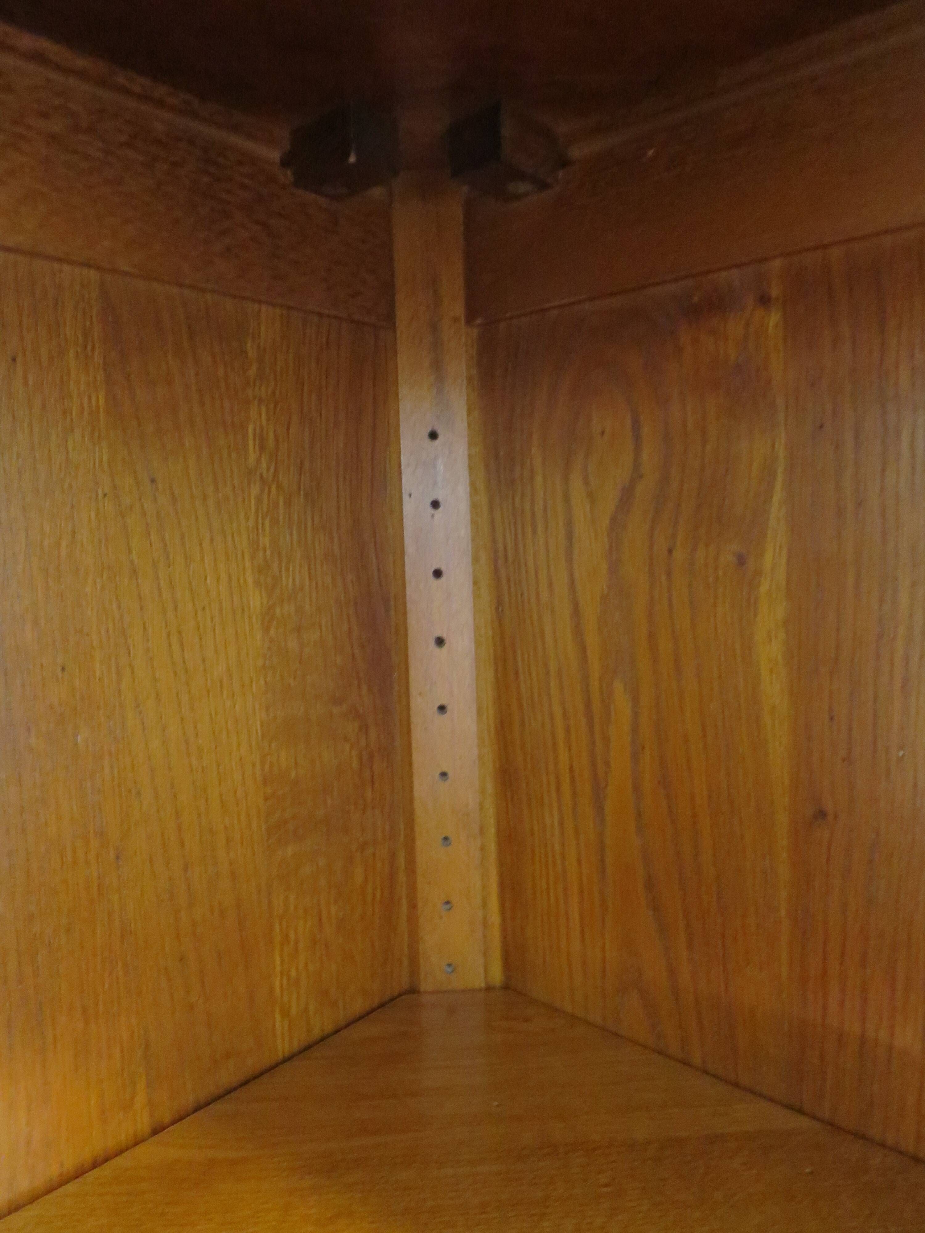 Corner bookshelf - Pentagon shape - Solid wood - 1980s - Richelieu