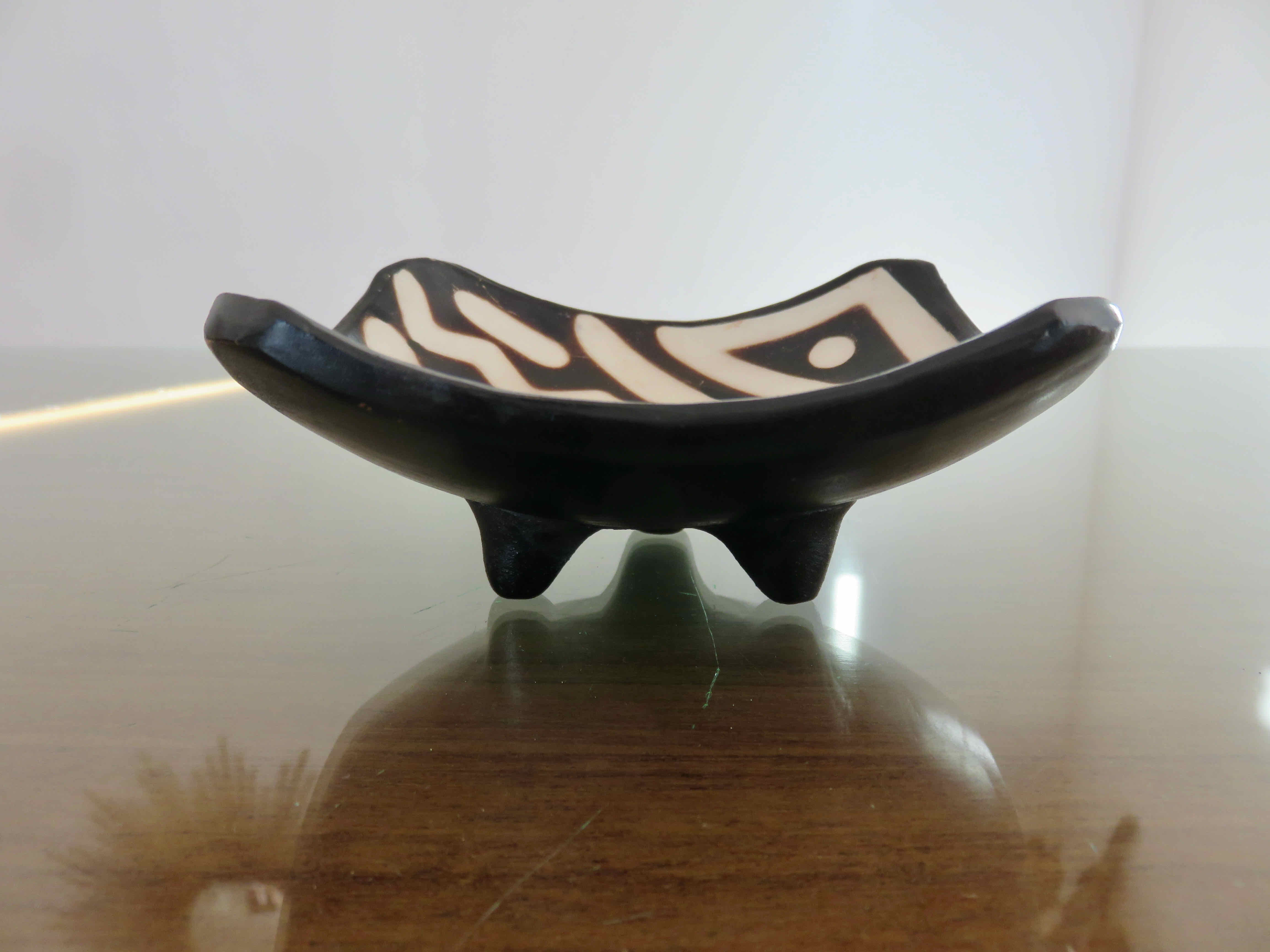 Ethnic tidy, tripod, terracotta 60s