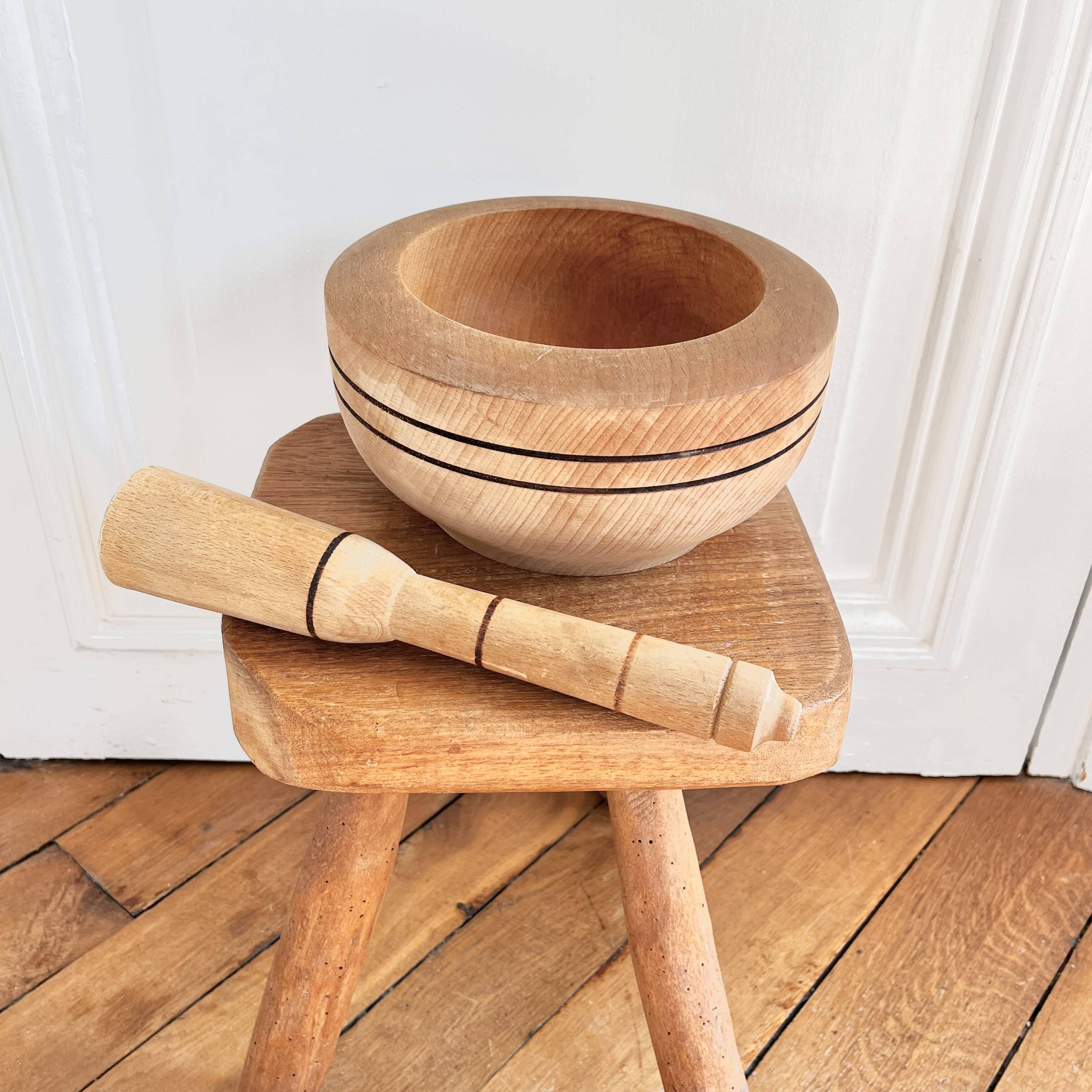 Mortier et pilon en bois vintage