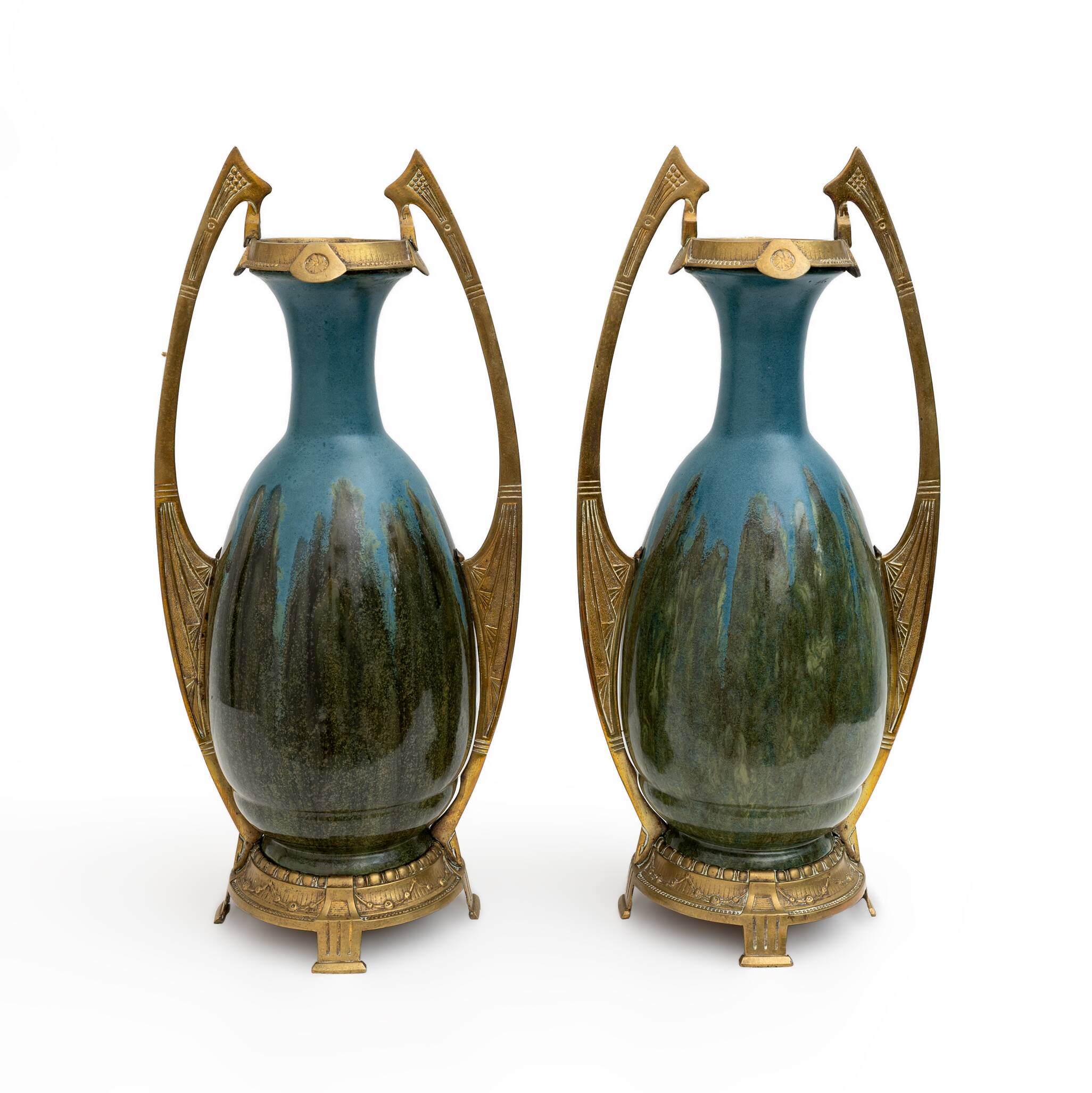 Paire de vases Art Nouveau Jugendstil en bronze et céramique de style Otto Eckman,