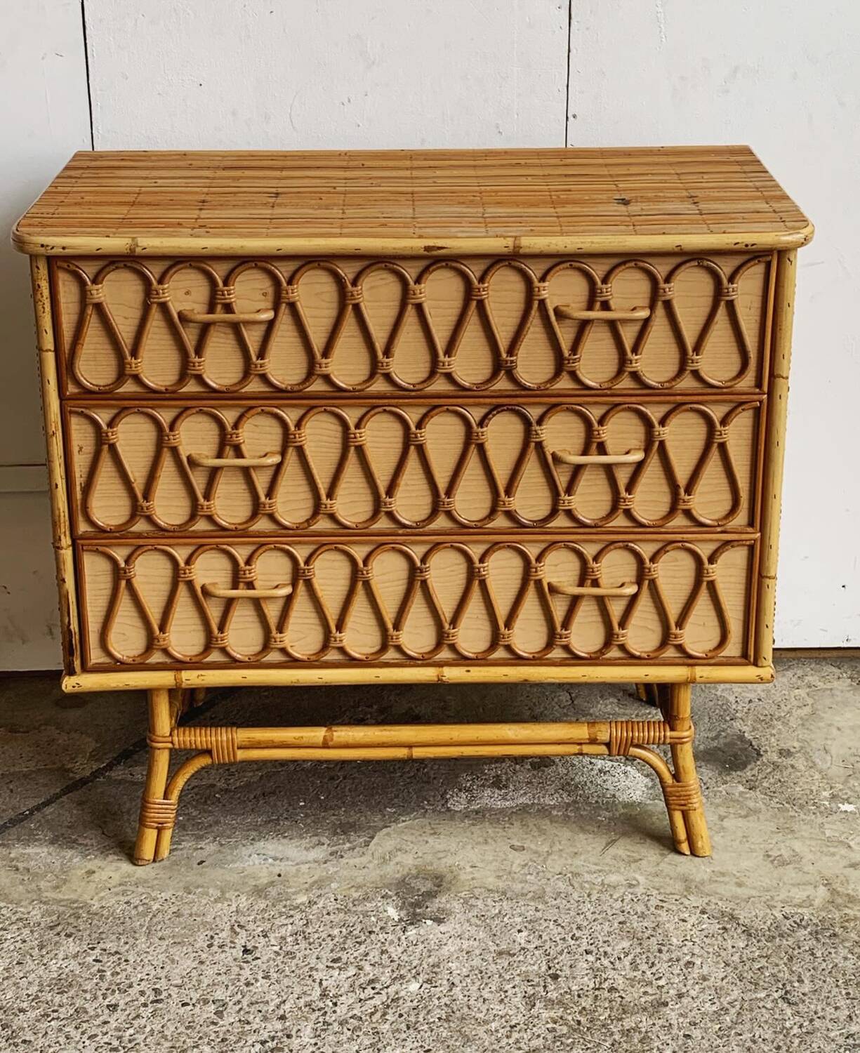 Commode en rotin vintage