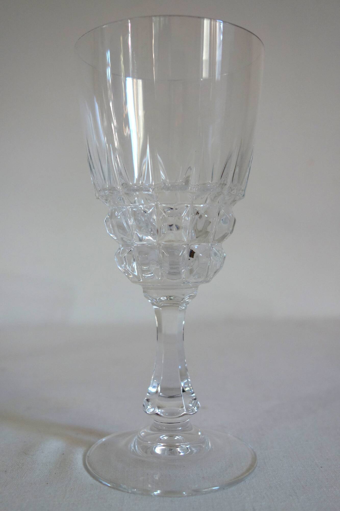 Lot de 10 verres à vin rouge en cristal d'Arques modèle Pompadour vintage