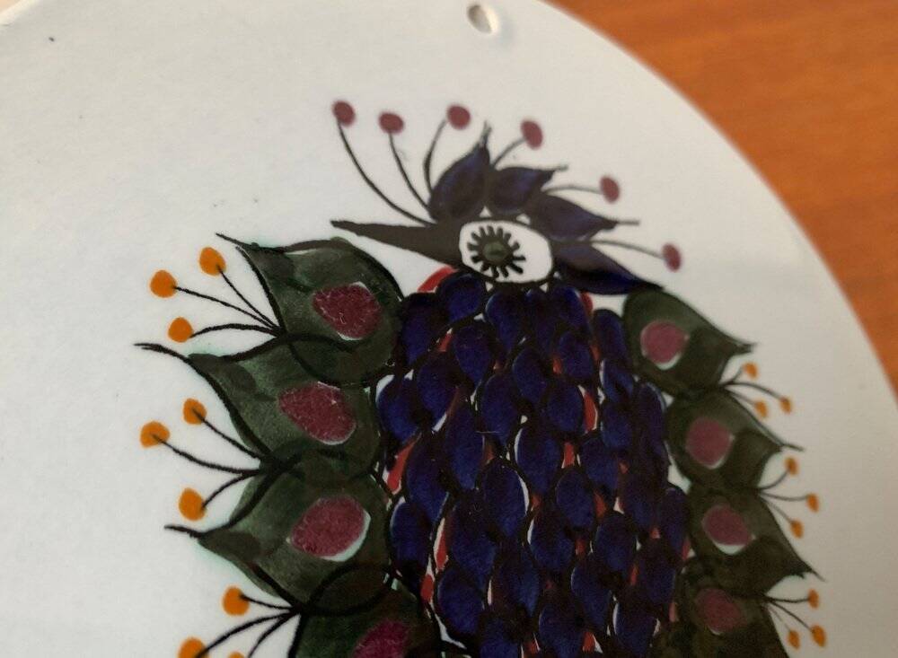 Mid-Century Danish wall plate with Crazy Bird design by Beth Breyen for Royal Copenhagen.