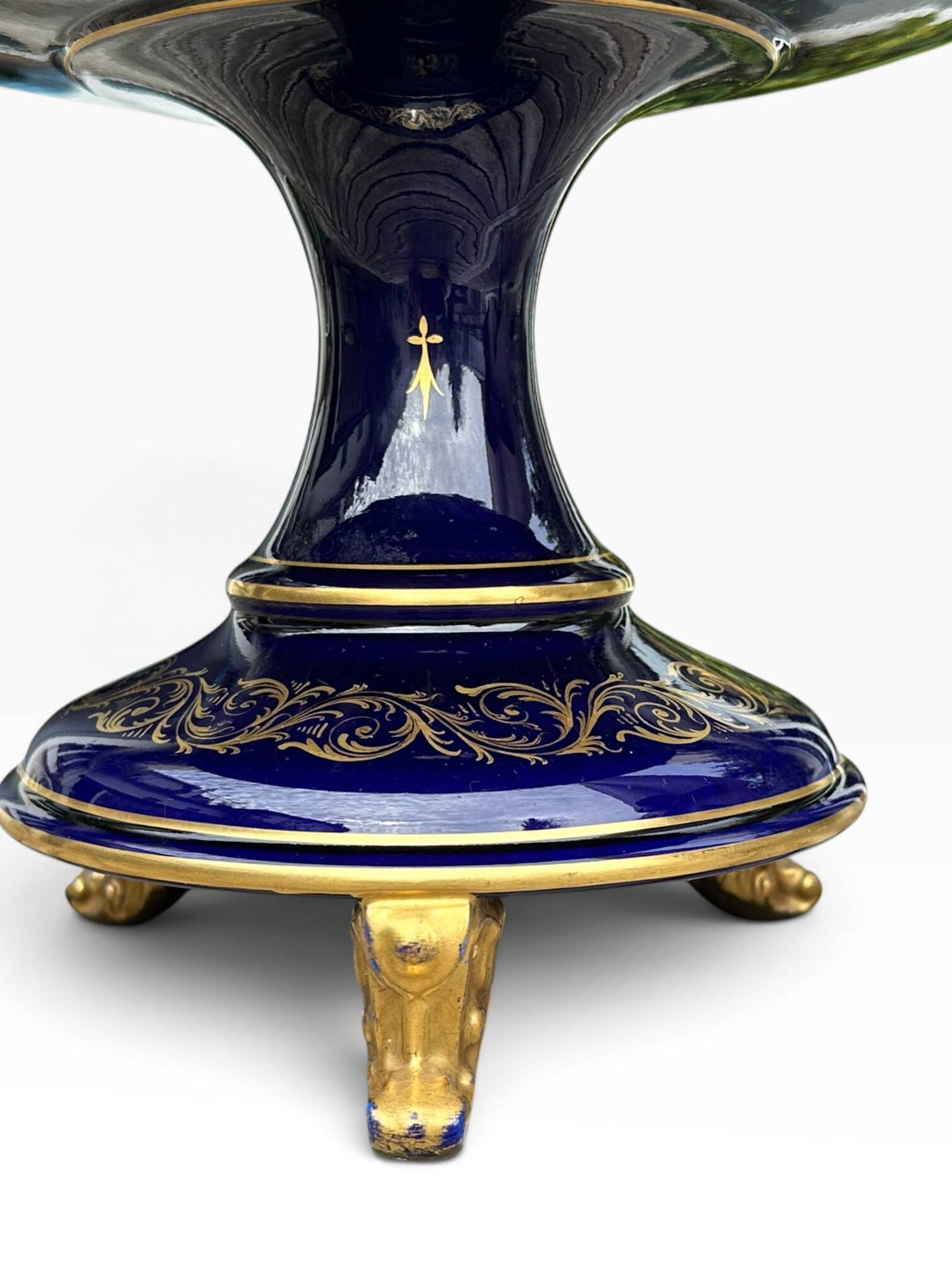 Grande coupe / centre de table bleu de Sèvres et or faïence de Tours signée