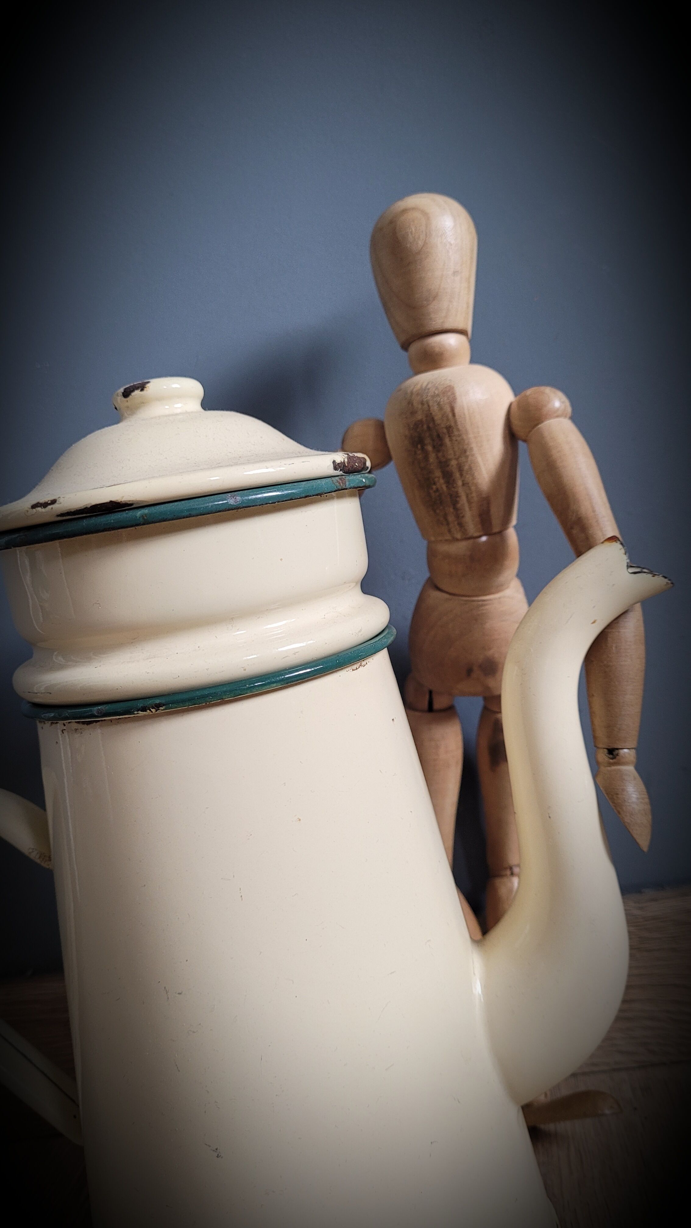 Green beige enamelled coffee maker 28