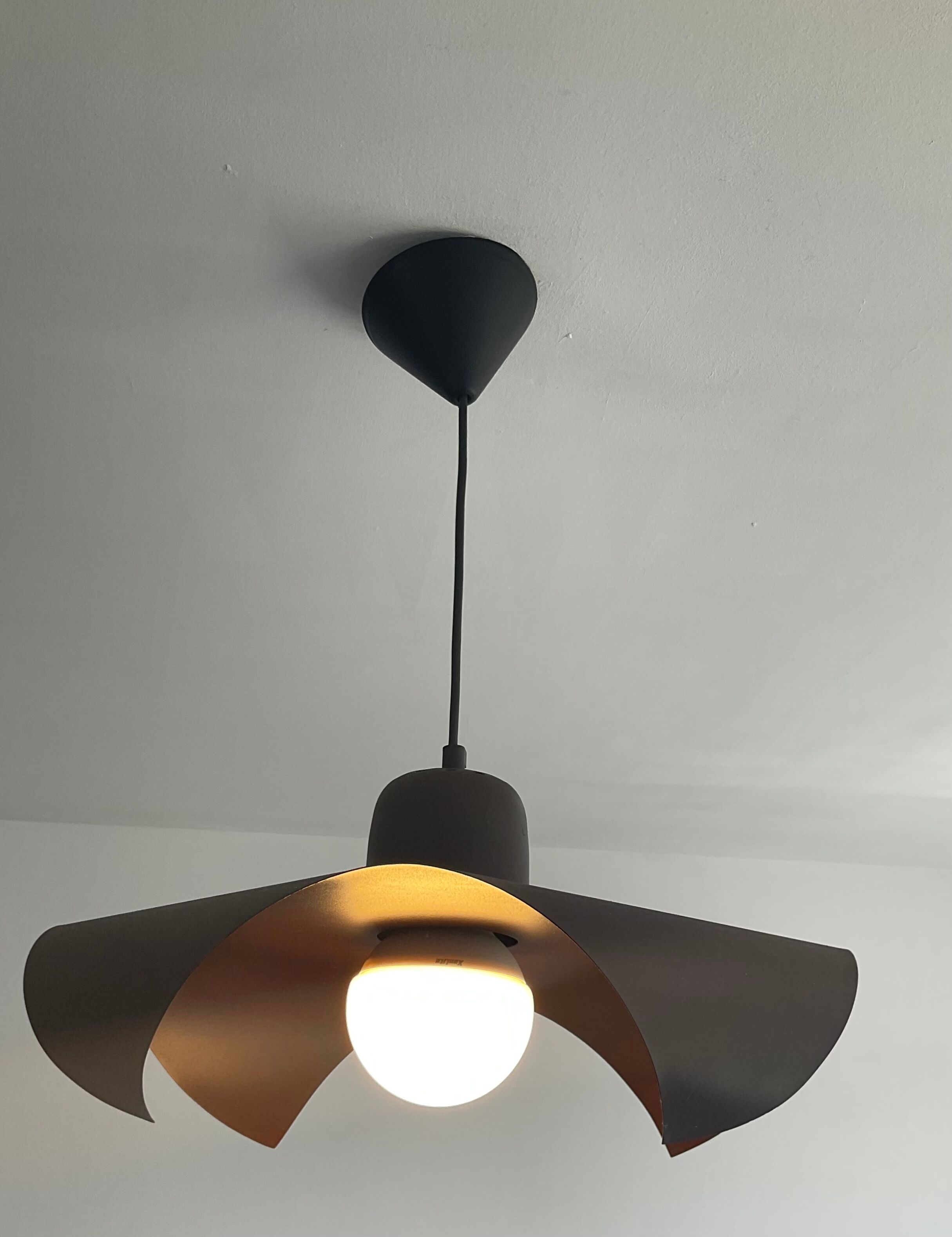 Folded metal design pendant lamp