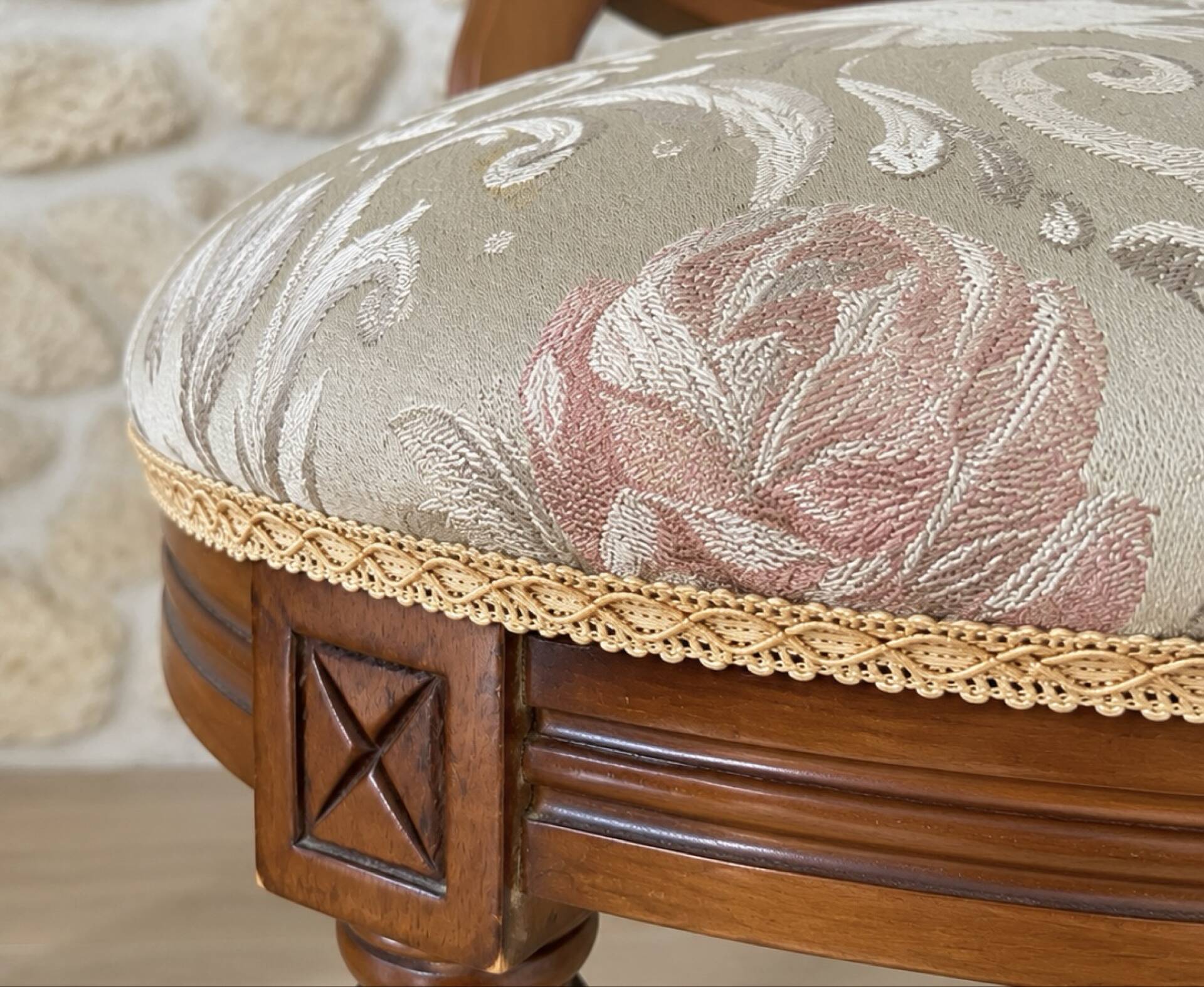 Antique Louis XVI style chair in wood and floral fabric.