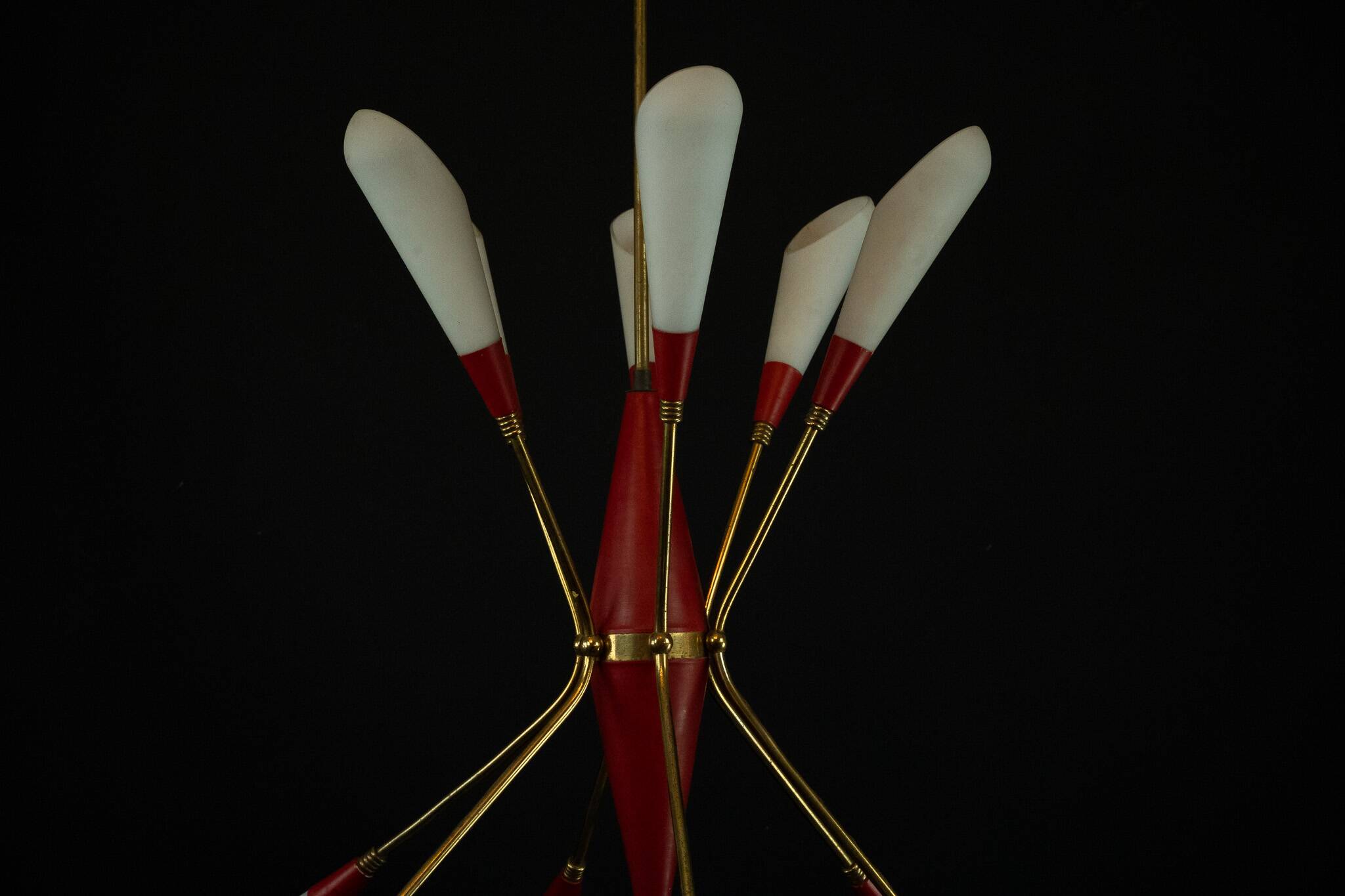 Mid-Century 12 lights chandelier in the manner of Stilnovo. Italy 1950s