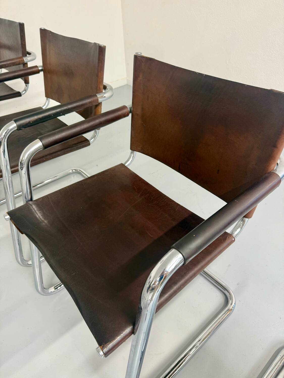 Lot 8 chaises tubulaires cuir métal design bauhaus années 70 vintage
