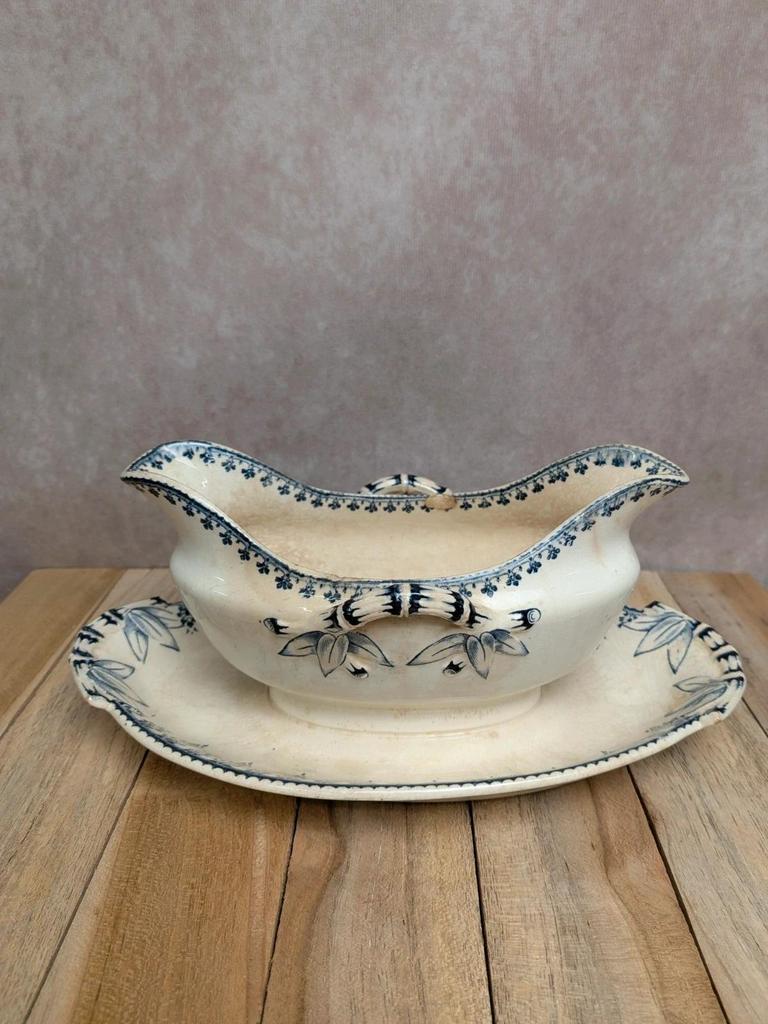 Sauceboat Terre de fer Sarreguemines Digoin model Alger