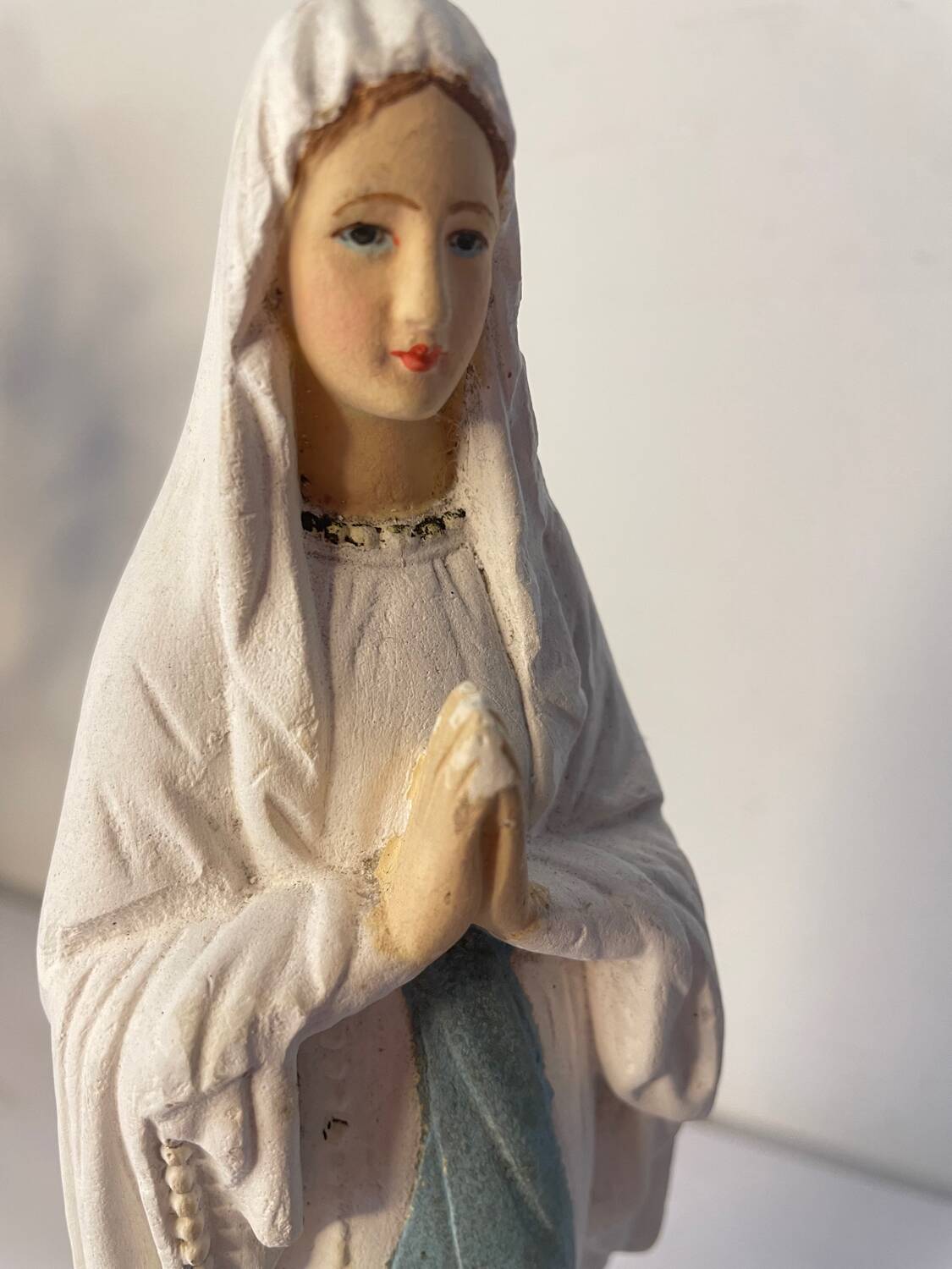 Ancienne vierge en plâtre