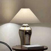 Lampe de table balustre française