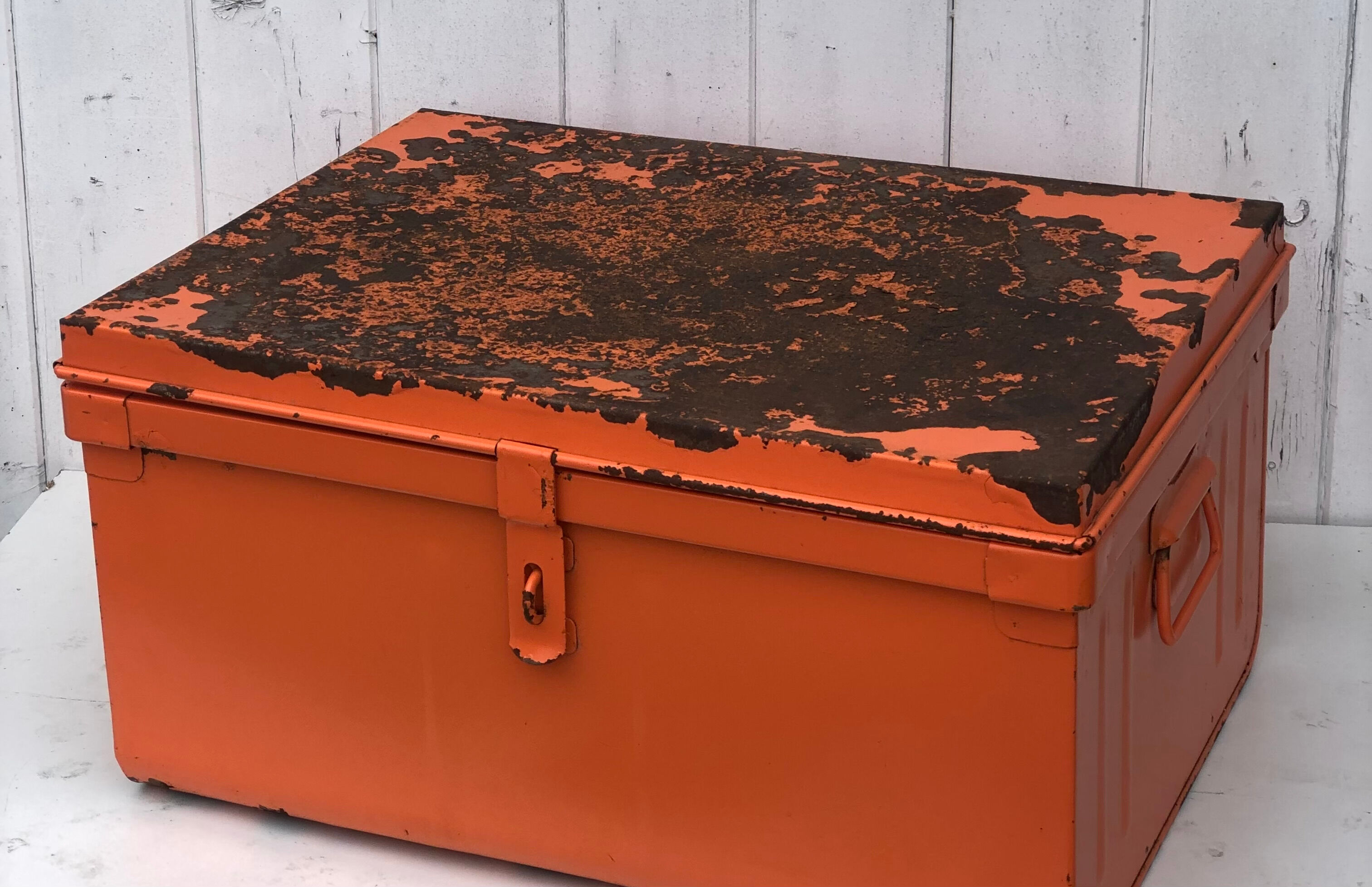 Chest trunk canteen metal orange