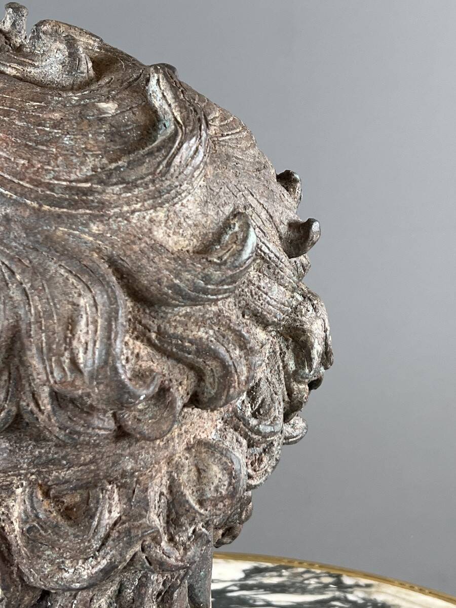 Sculptural bust in bronze on a base, 20th century