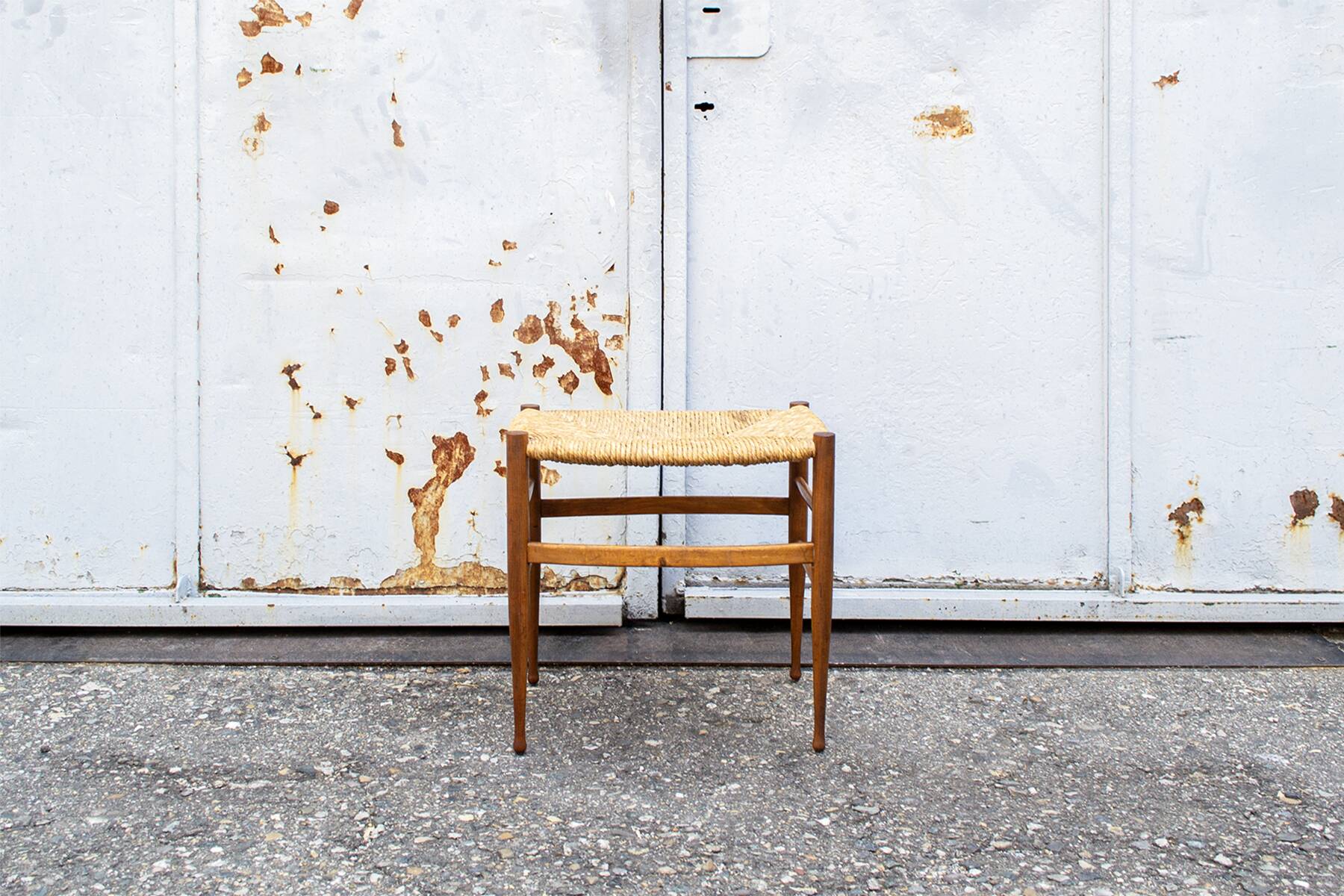 Sgabello in legno e paglia vintage italiano Anni '70