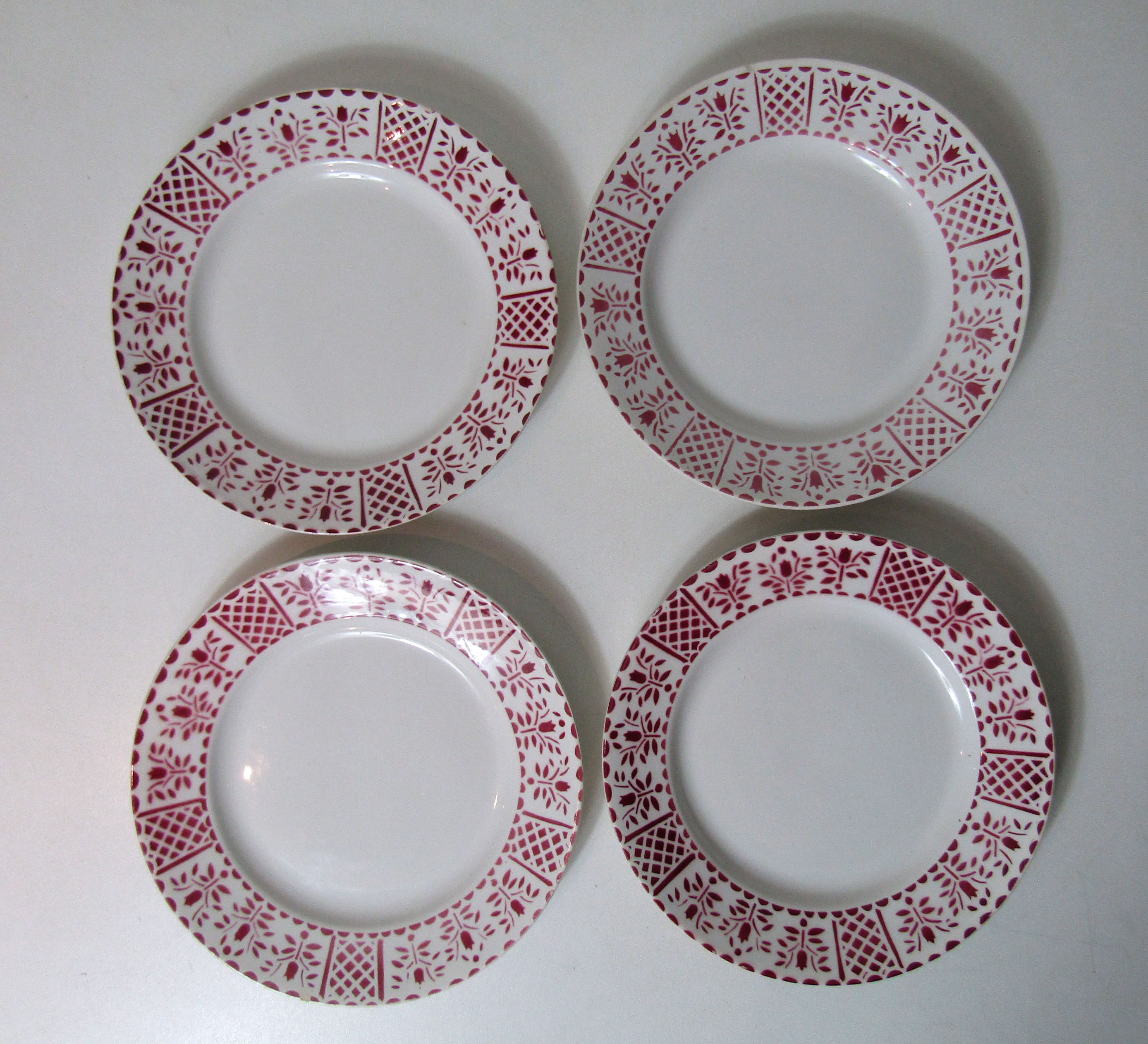 8 flat plates Moulin des Loups model red stone