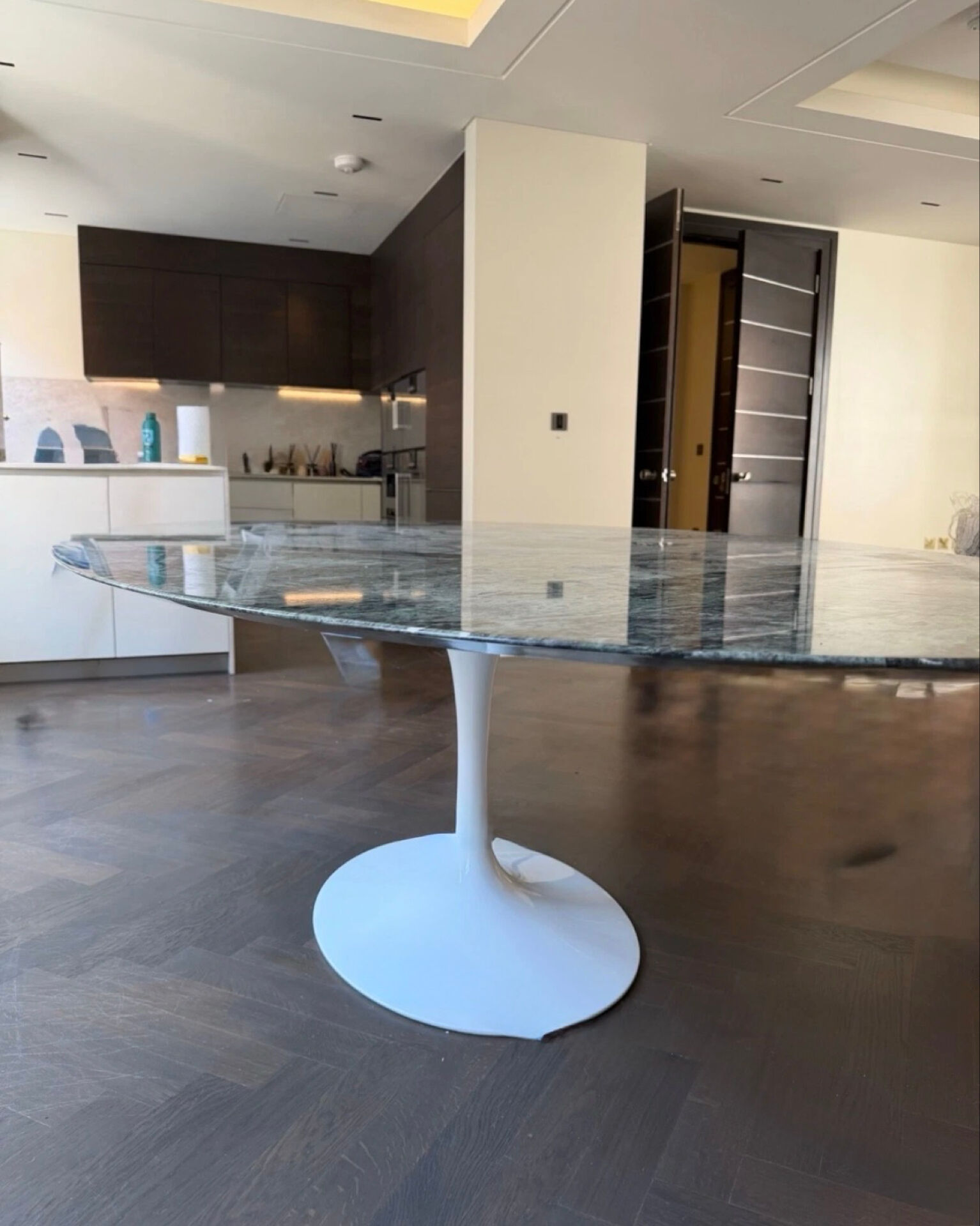 Table ovale Knoll Eero Saarinen