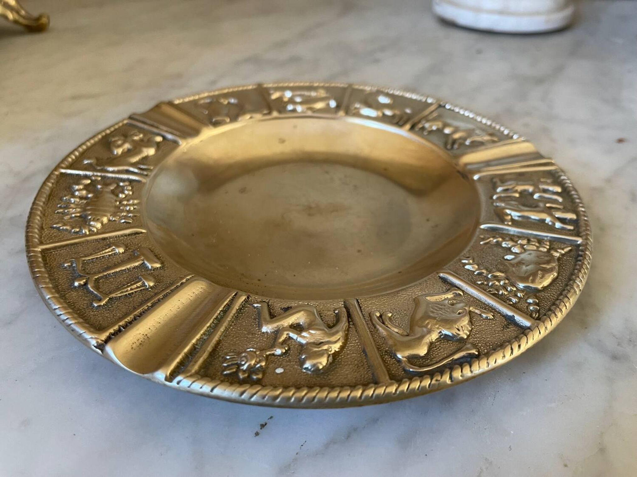 Cendrier horoscope en bronze doré vintage