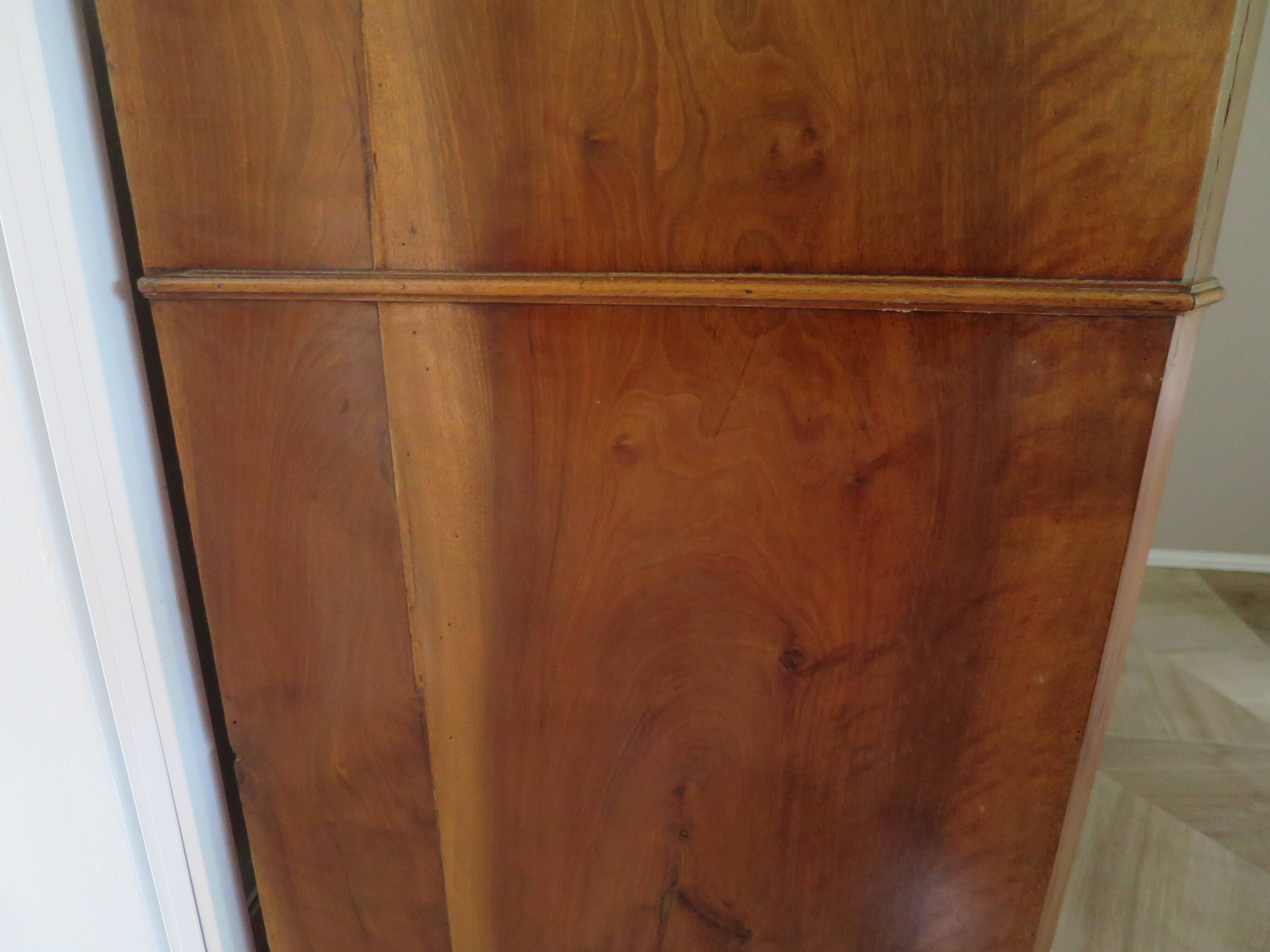 Rare - Pretty old chest of drawers with 4 drawers and 3 locks - In walnut - 1930