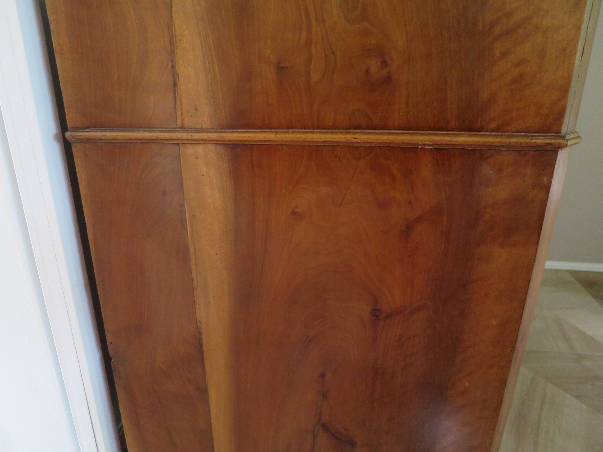 Rare - Pretty old chest of drawers with 4 drawers and 3 locks - In walnut - 1930