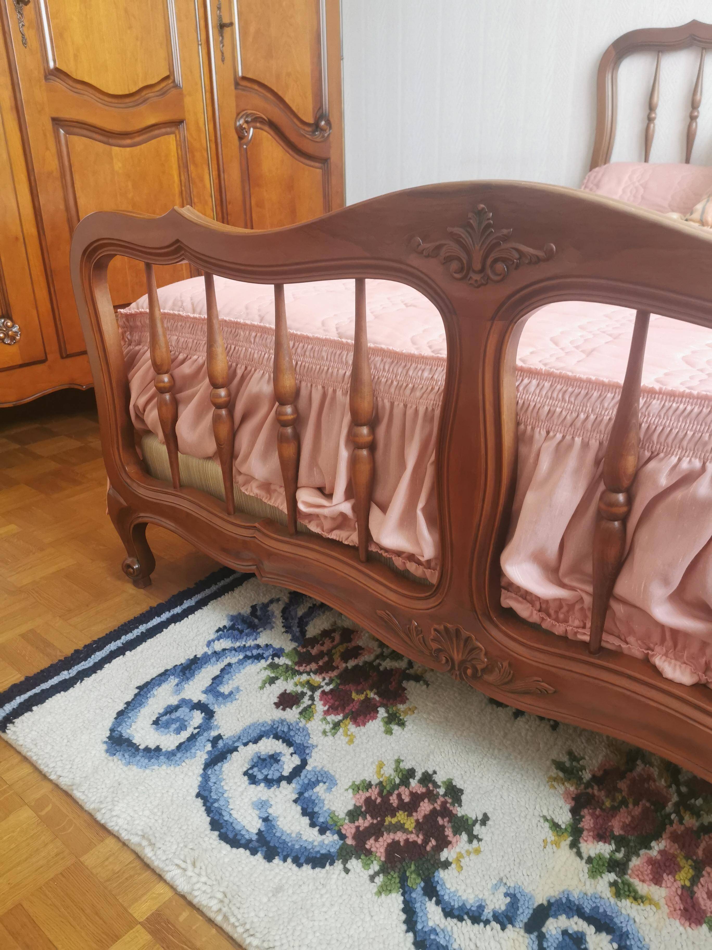 Solid carved cherry wood bed 140x190 with base