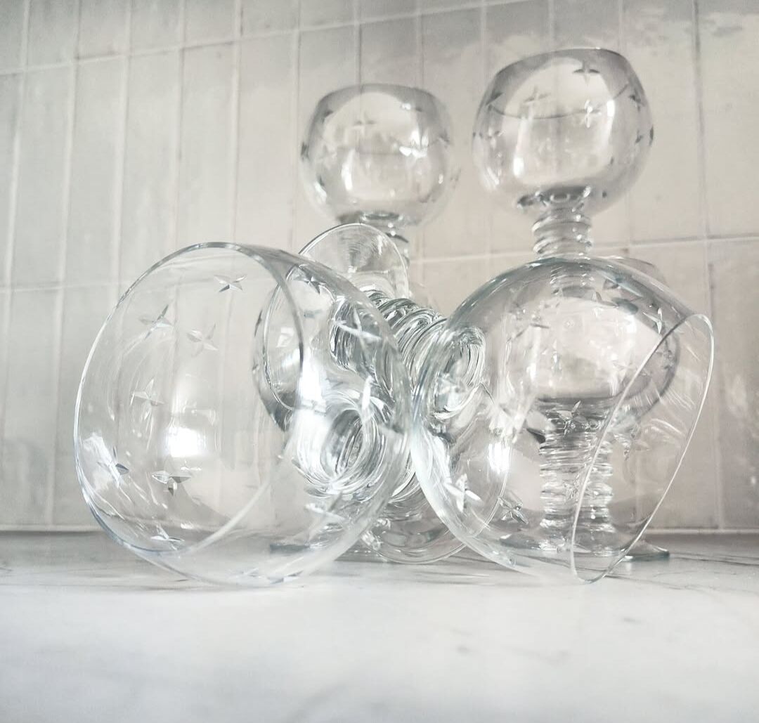 Set of 8 wine glasses