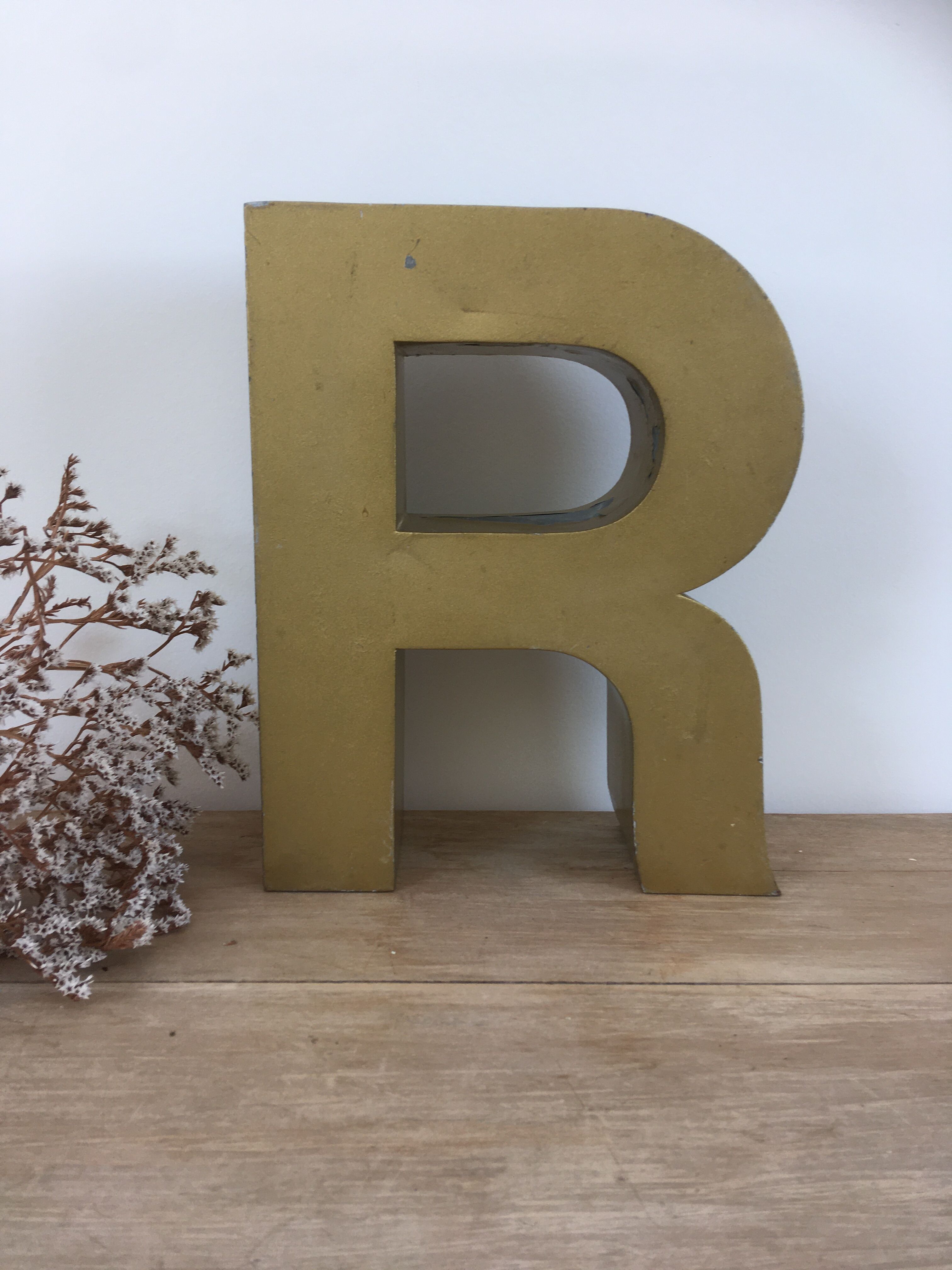 Golden vintage sign letter R