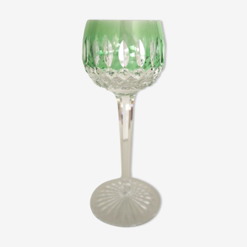 Verre en cristal –   roemer vert – saint-louis – avec une pointe de pigmentation prononcée.