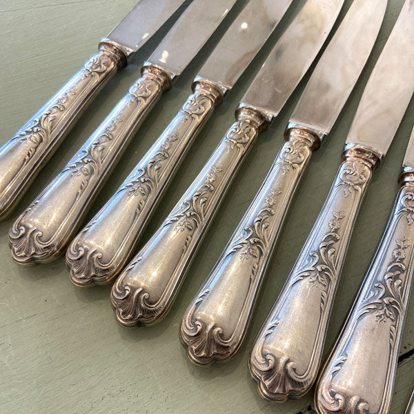 Series of 12 silver metal table knives, Ercuis Goldsmith
